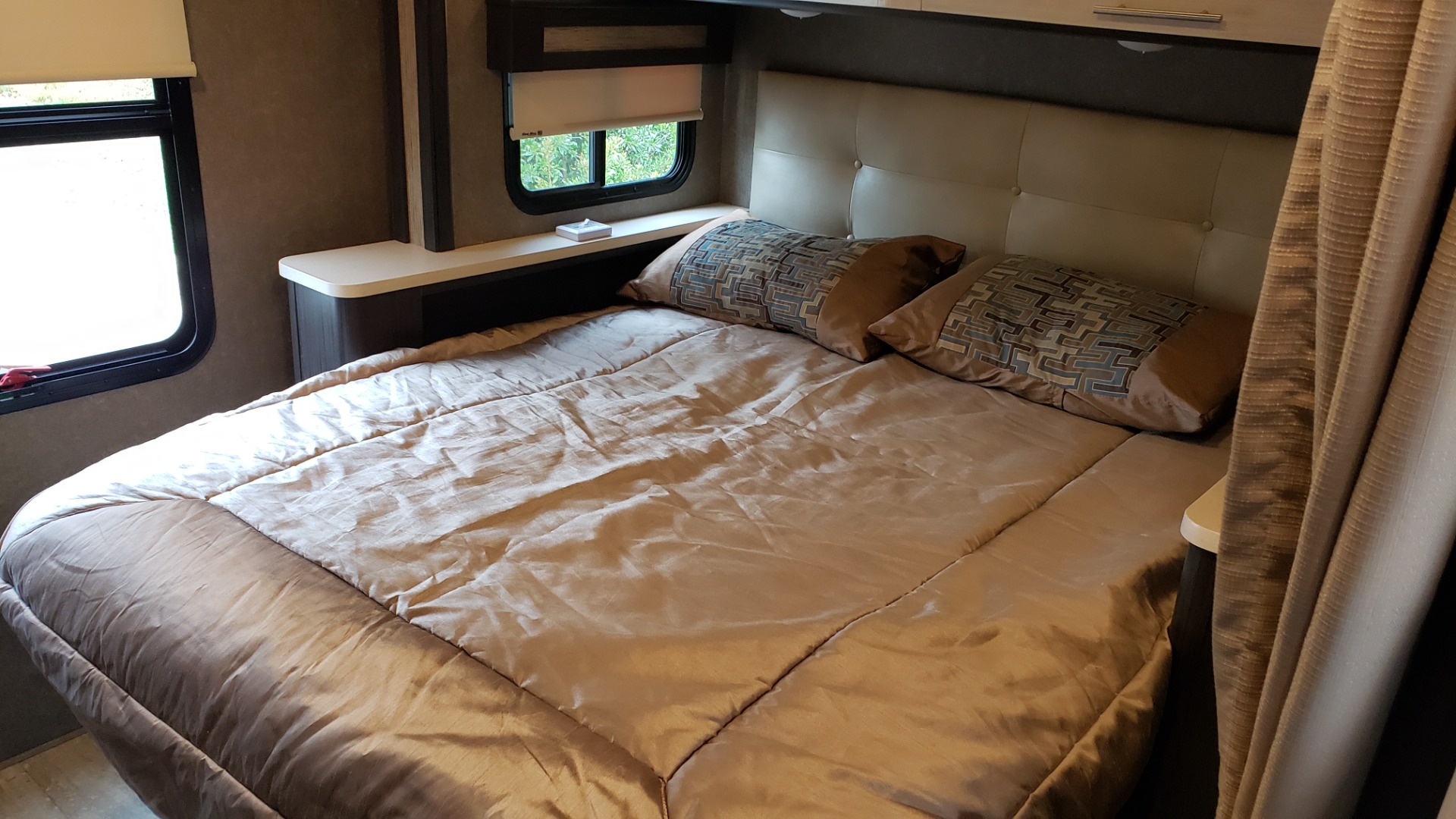 Used 2017 Ford TRANSIT 350 DRW THOR MOTOR COACH / 23TB RV / HEAD / SHOWER / KITCHEN for sale $68,995 at Formula Imports in Charlotte NC 28227 50
