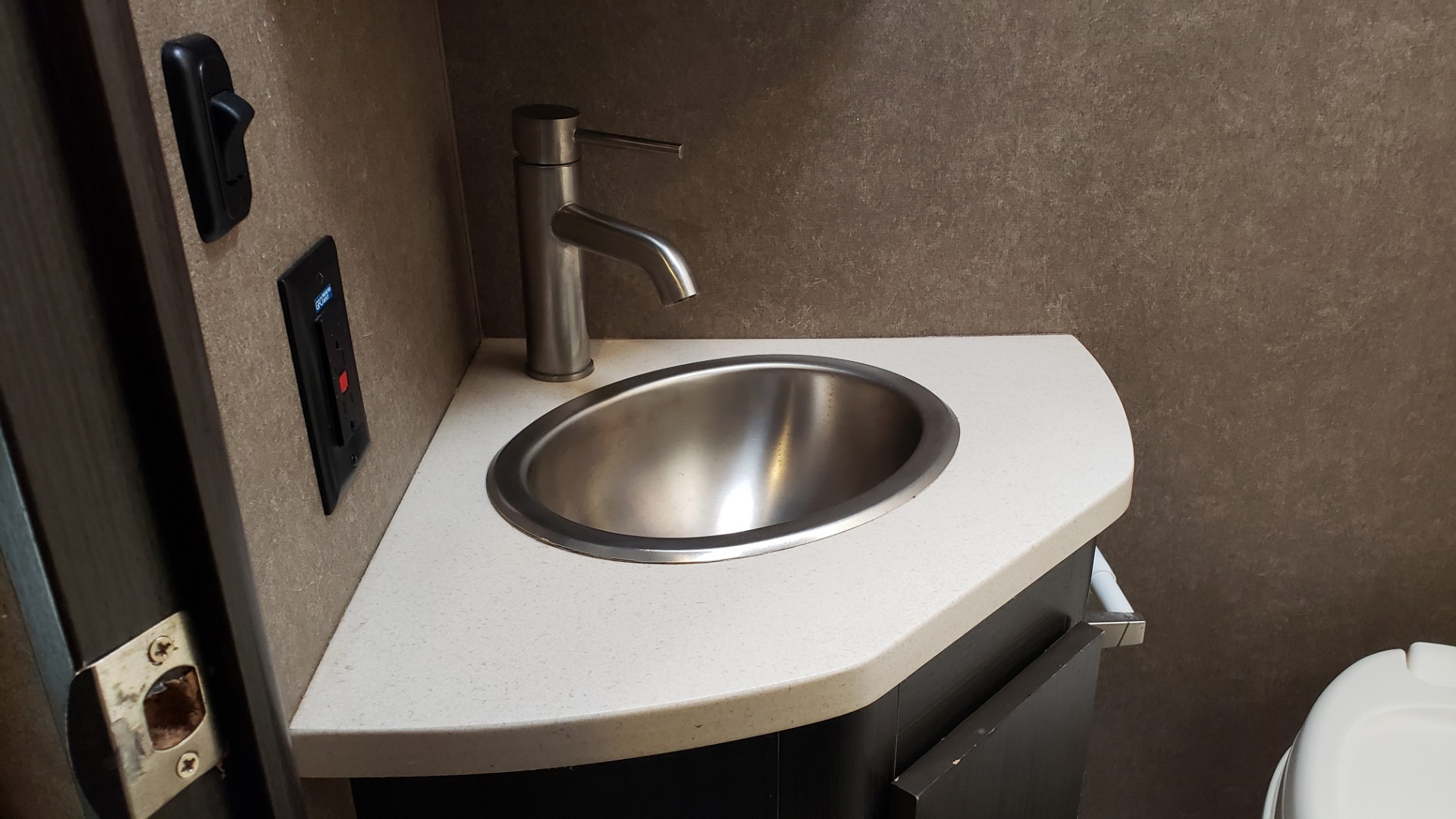 Used 2017 Ford TRANSIT 350 DRW THOR MOTOR COACH / 23TB RV / HEAD / SHOWER / KITCHEN for sale $68,995 at Formula Imports in Charlotte NC 28227 54