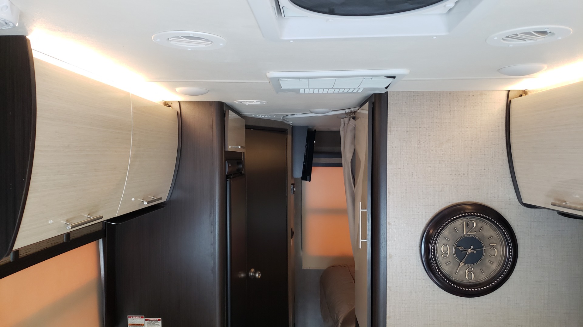 Used 2017 Ford TRANSIT 350 DRW THOR MOTOR COACH / 23TB RV / HEAD / SHOWER / KITCHEN for sale $68,995 at Formula Imports in Charlotte NC 28227 78