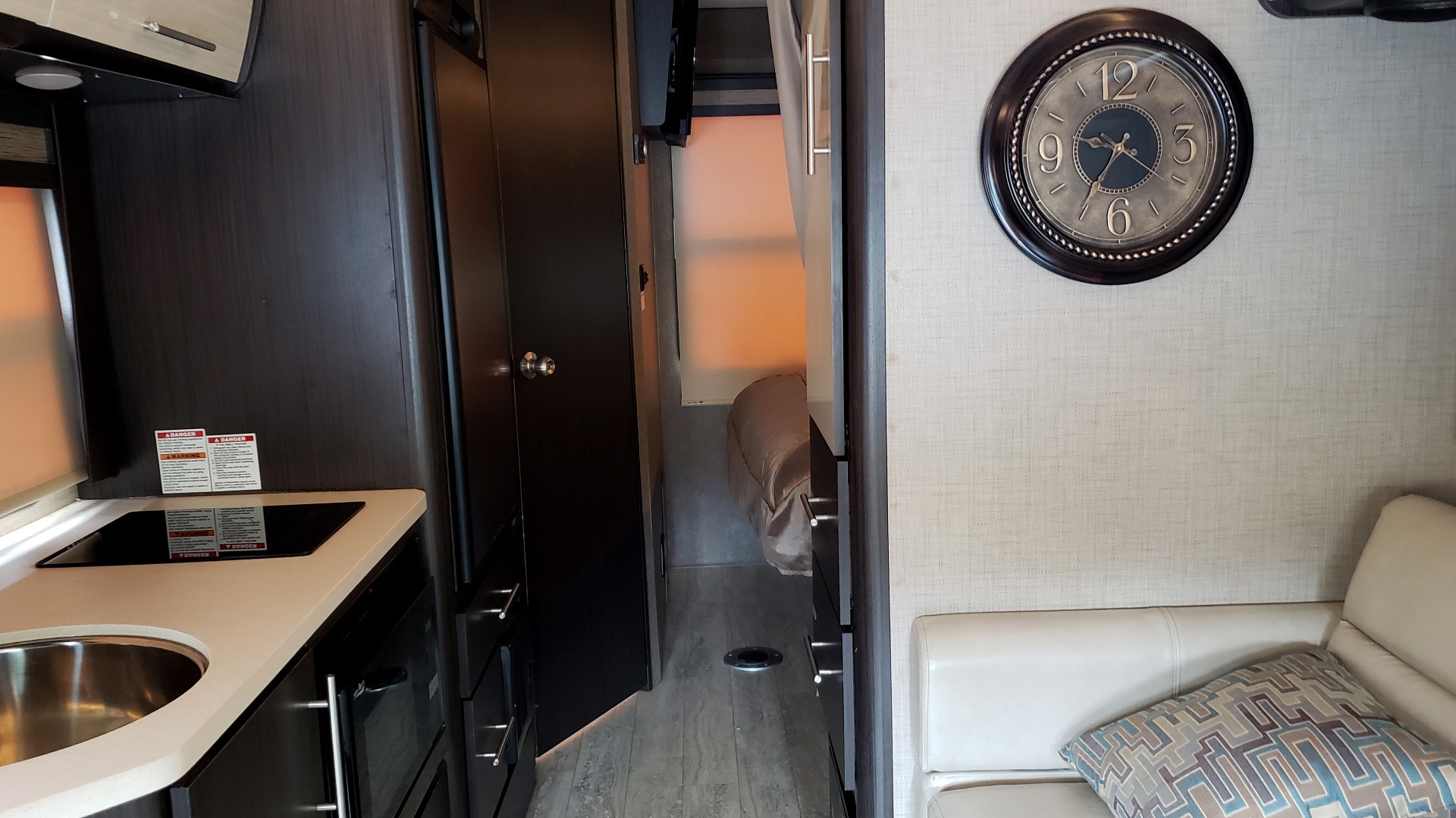 Used 2017 Ford TRANSIT 350 DRW THOR MOTOR COACH / 23TB RV / HEAD / SHOWER / KITCHEN for sale $68,995 at Formula Imports in Charlotte NC 28227 79