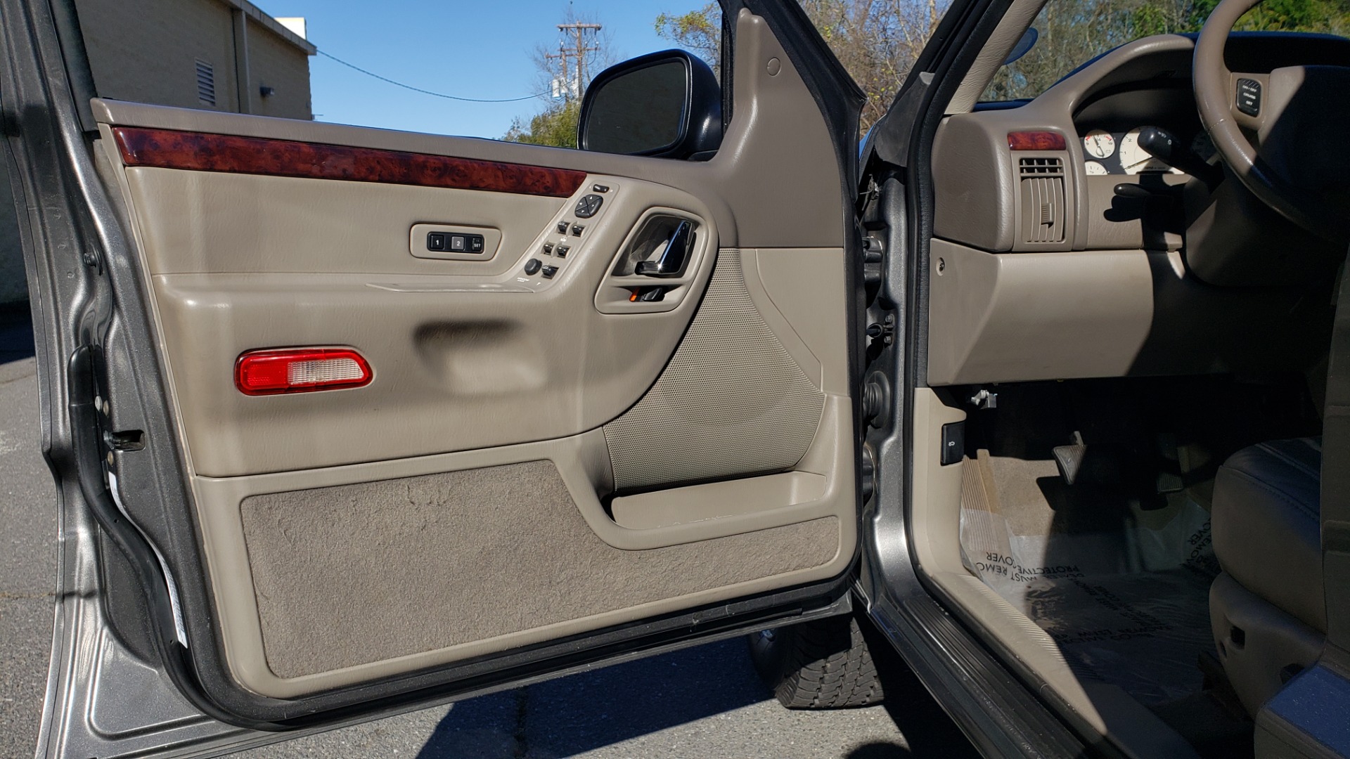 Used 2002 Jeep GRAND CHEROKEE LIMITED 4X4 / SUNROOF / 4.7L V8 / 5-SPD AUTO / CLD WTHR for sale Sold at Formula Imports in Charlotte NC 28227 39