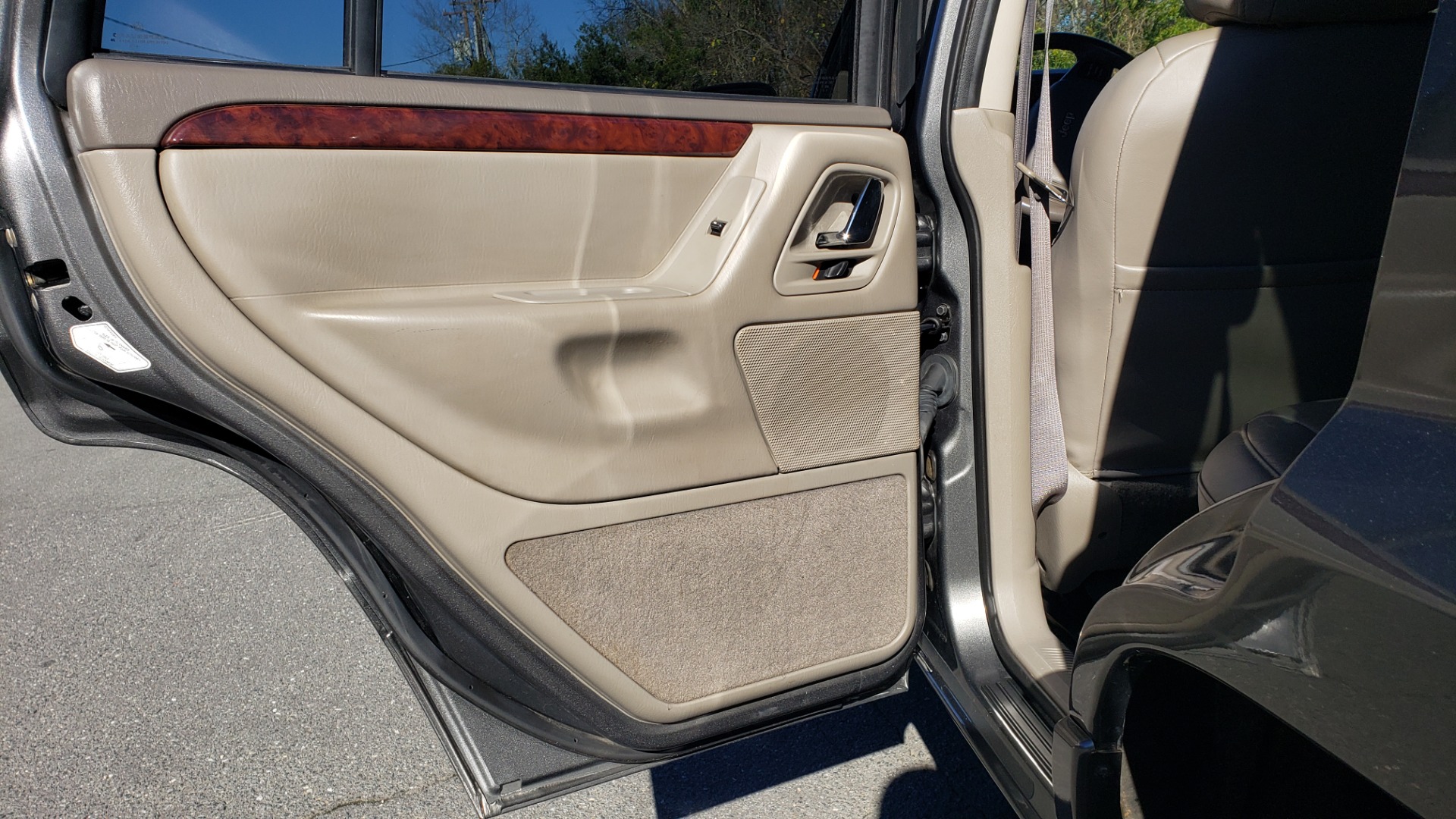 Used 2002 Jeep GRAND CHEROKEE LIMITED 4X4 / SUNROOF / 4.7L V8 / 5-SPD AUTO / CLD WTHR for sale Sold at Formula Imports in Charlotte NC 28227 55