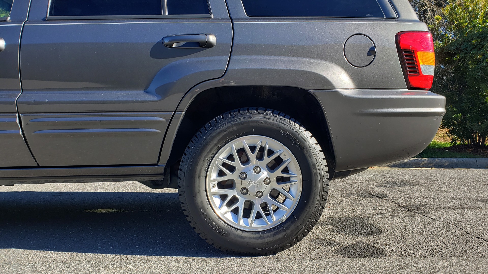 Used 2002 Jeep GRAND CHEROKEE LIMITED 4X4 / SUNROOF / 4.7L V8 / 5-SPD AUTO / CLD WTHR for sale Sold at Formula Imports in Charlotte NC 28227 80