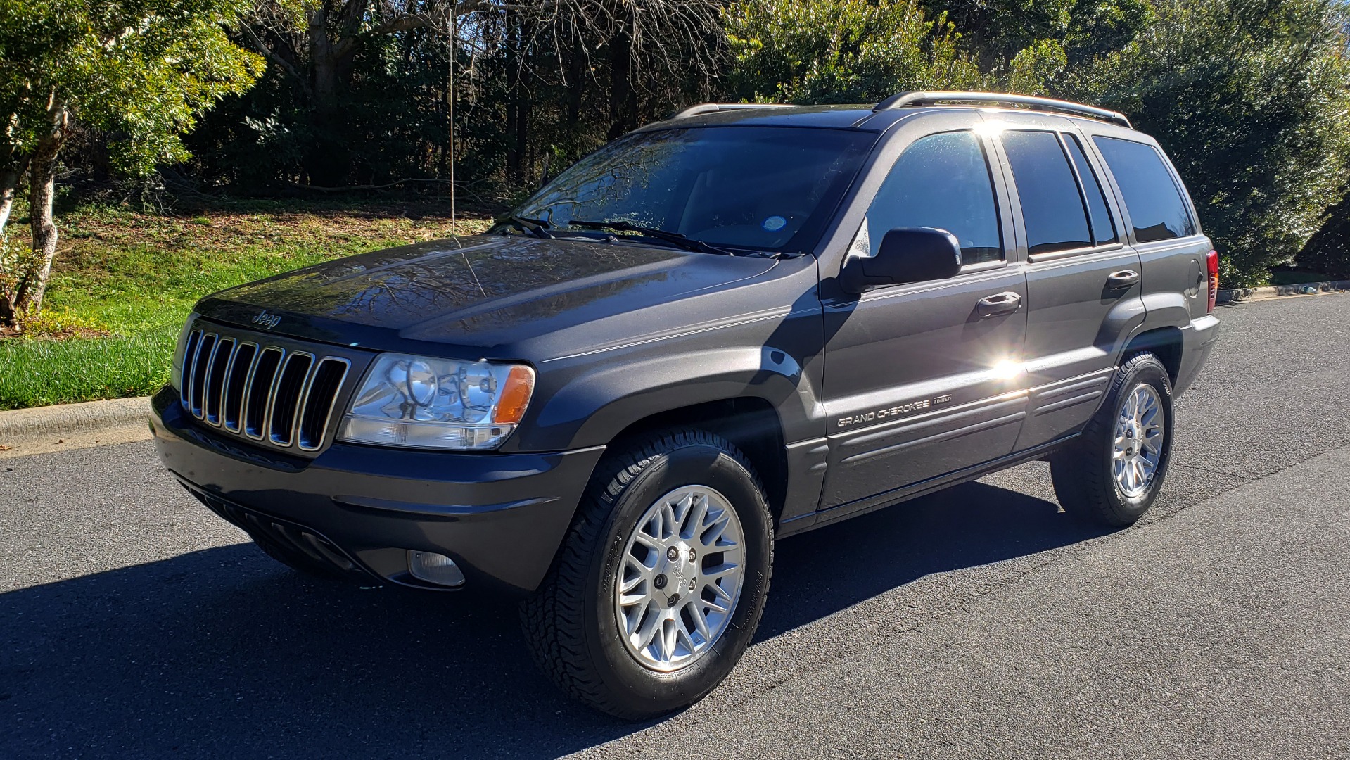 Used 2002 Jeep GRAND CHEROKEE LIMITED 4X4 / SUNROOF / 4.7L V8 / 5-SPD AUTO / CLD WTHR for sale Sold at Formula Imports in Charlotte NC 28227 1