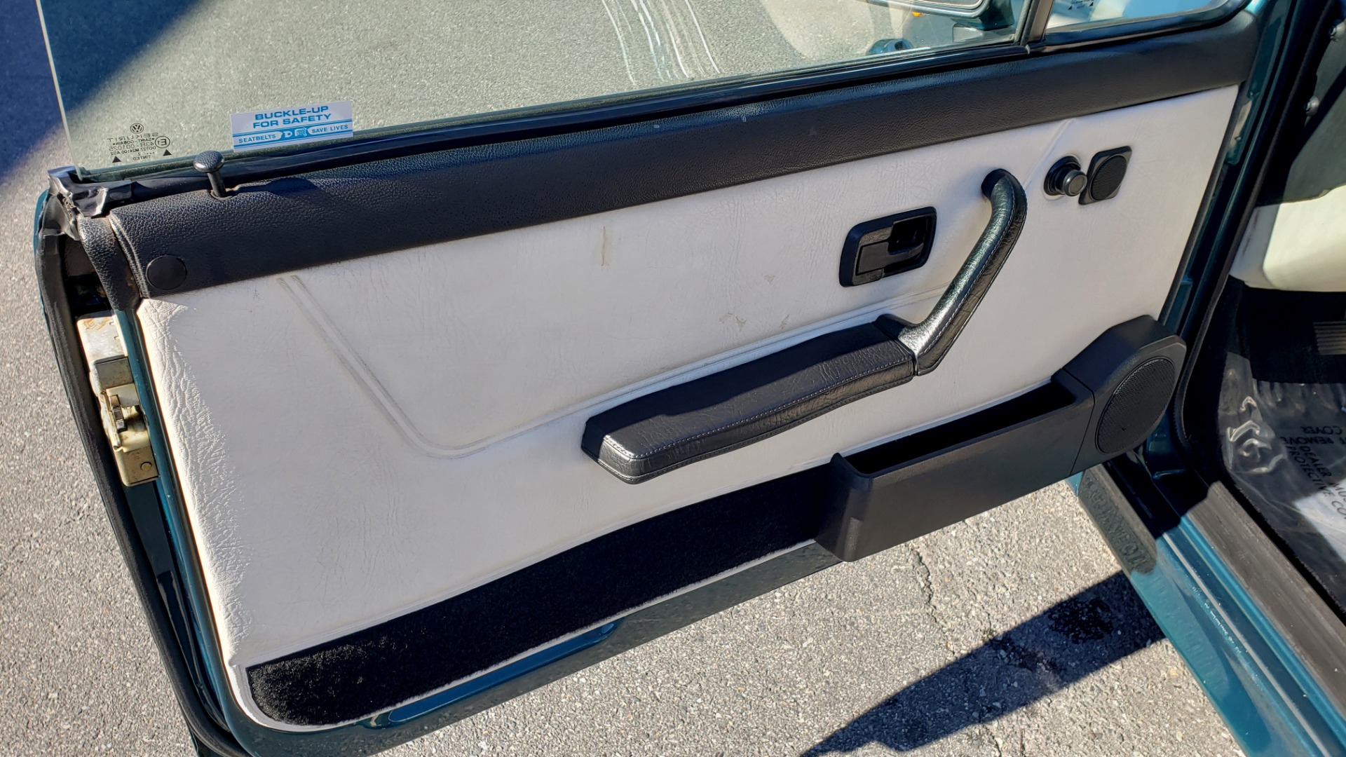 Used 1992 Volkswagen CABRIOLET 5-SPEED MAN / 4-CYL / AIR / 94K MILES / VERY CLEAN for sale Sold at Formula Imports in Charlotte NC 28227 11