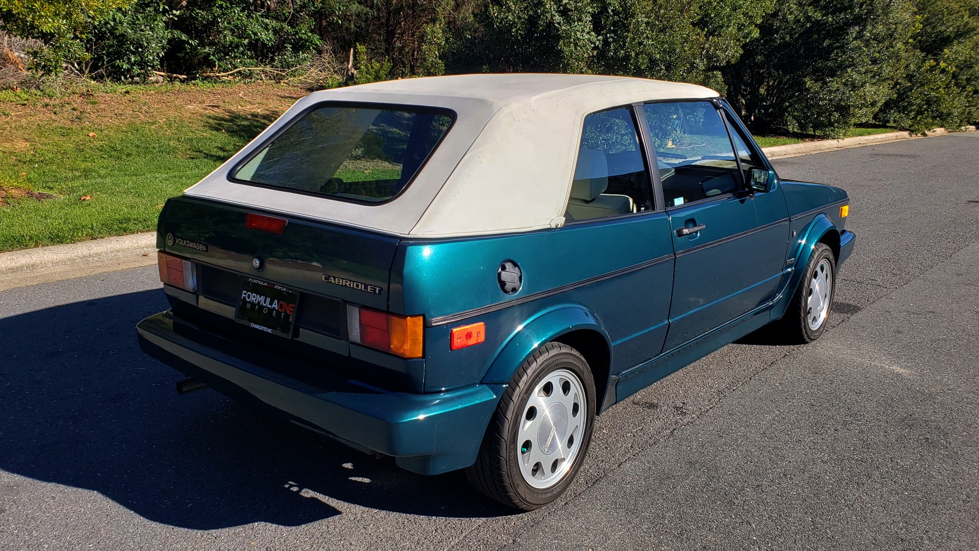 Used 1992 Volkswagen CABRIOLET 5-SPEED MAN / 4-CYL / AIR / 94K MILES / VERY CLEAN for sale Sold at Formula Imports in Charlotte NC 28227 27