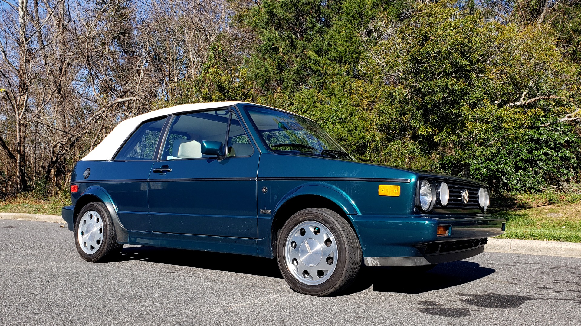 Used 1992 Volkswagen CABRIOLET 5-SPEED MAN / 4-CYL / AIR / 94K MILES / VERY CLEAN for sale Sold at Formula Imports in Charlotte NC 28227 29