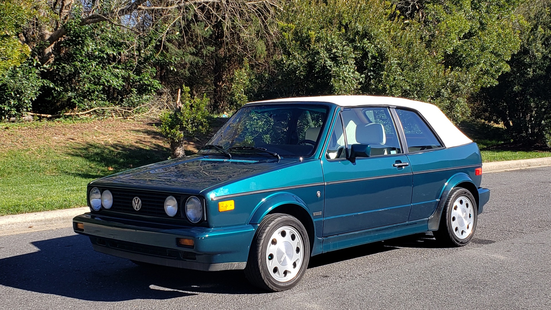 Used 1992 Volkswagen CABRIOLET 5-SPEED MAN / 4-CYL / AIR / 94K MILES / VERY CLEAN for sale Sold at Formula Imports in Charlotte NC 28227 3