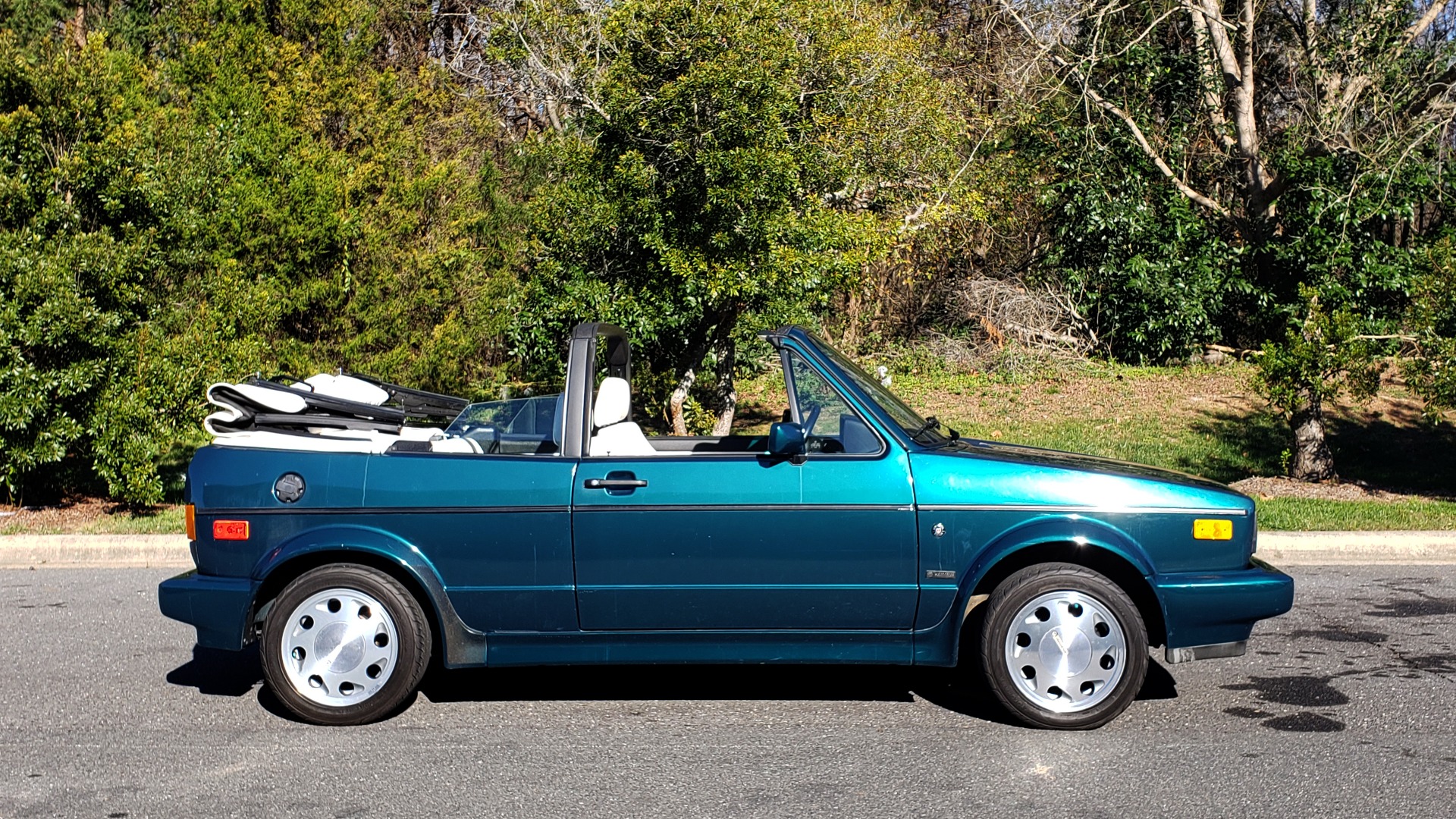 Used 1992 Volkswagen CABRIOLET 5-SPEED MAN / 4-CYL / AIR / 94K MILES / VERY CLEAN for sale Sold at Formula Imports in Charlotte NC 28227 33