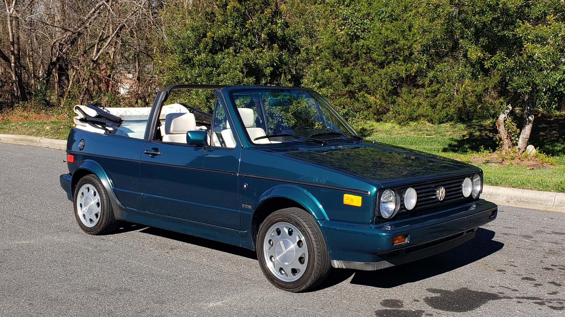 Used 1992 Volkswagen CABRIOLET 5-SPEED MAN / 4-CYL / AIR / 94K MILES / VERY CLEAN for sale Sold at Formula Imports in Charlotte NC 28227 34