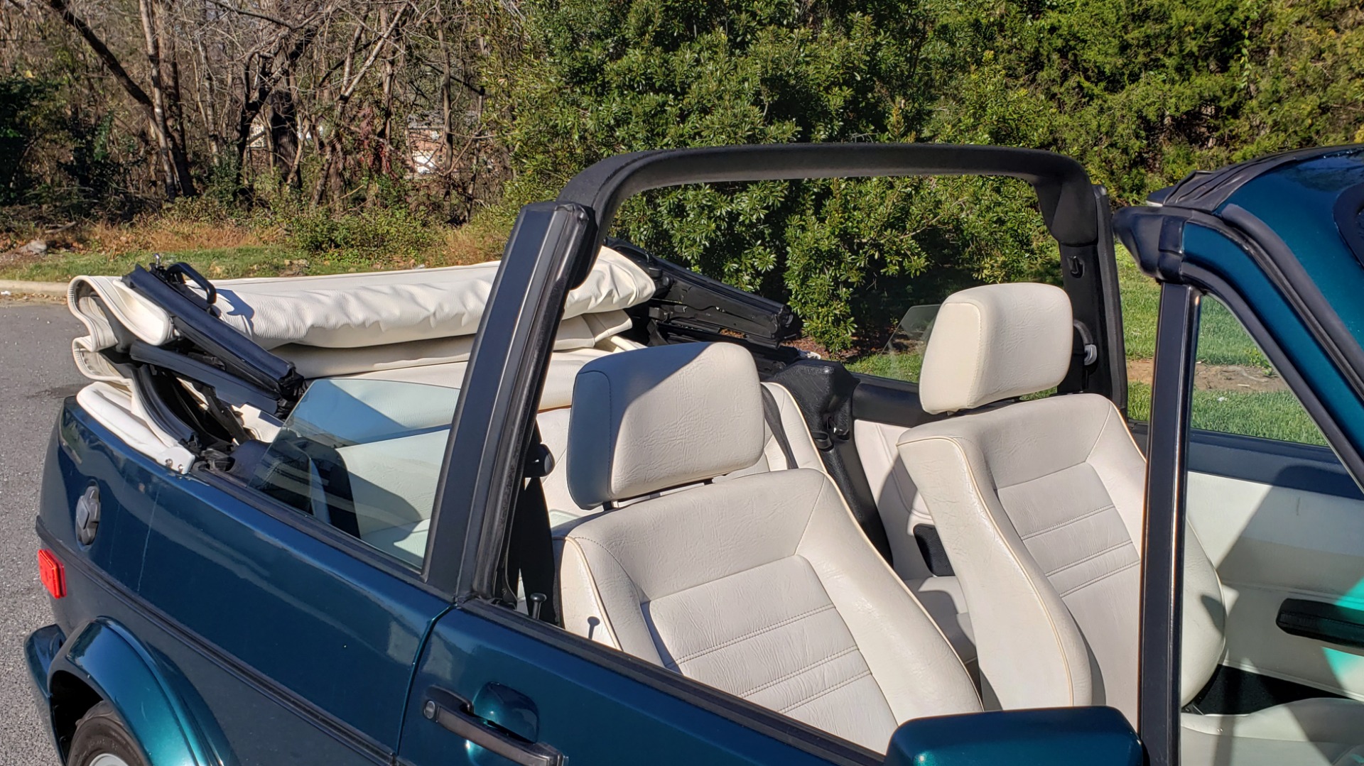 Used 1992 Volkswagen CABRIOLET 5-SPEED MAN / 4-CYL / AIR / 94K MILES / VERY CLEAN for sale Sold at Formula Imports in Charlotte NC 28227 35