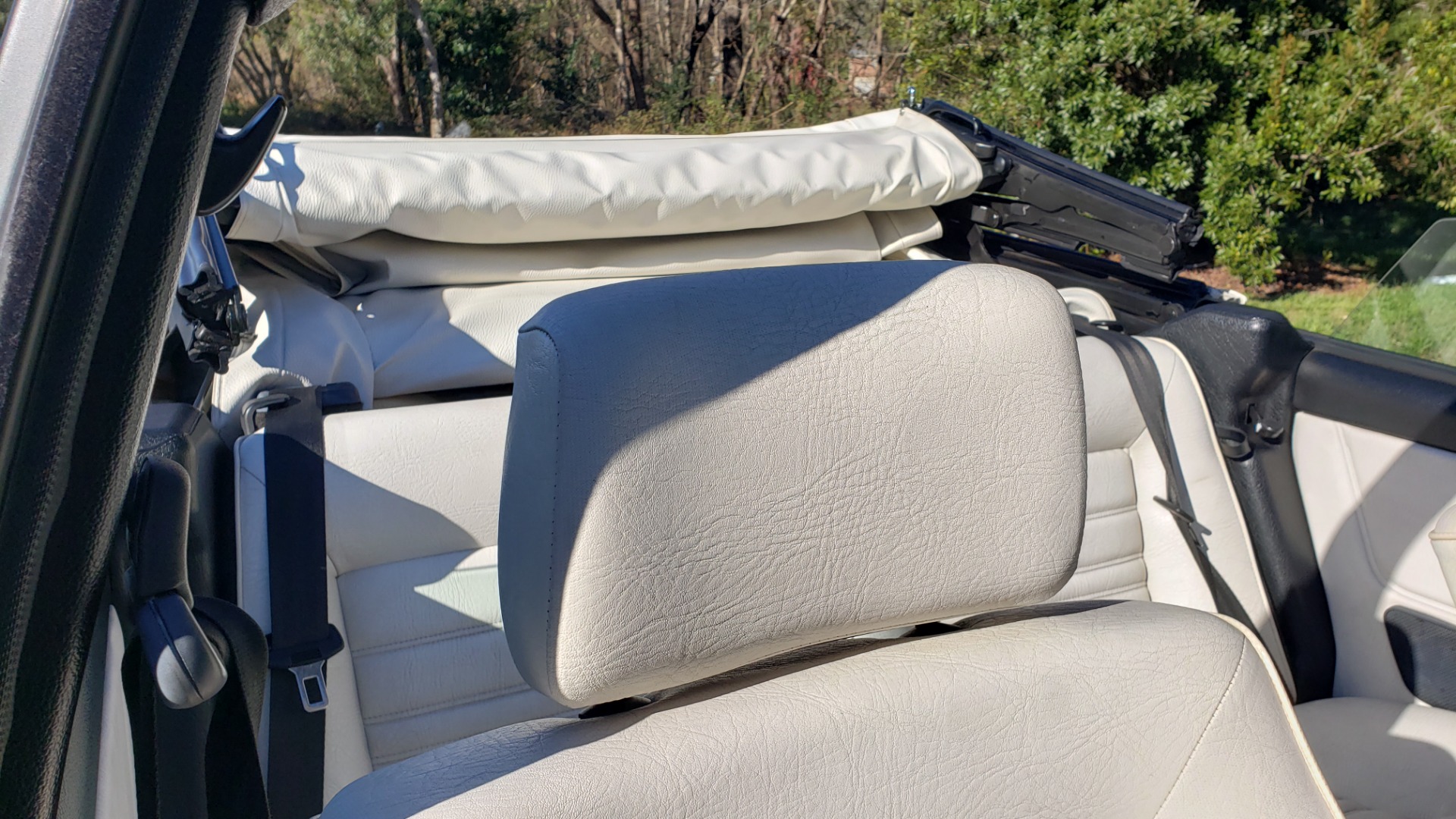 Used 1992 Volkswagen CABRIOLET 5-SPEED MAN / 4-CYL / AIR / 94K MILES / VERY CLEAN for sale Sold at Formula Imports in Charlotte NC 28227 39