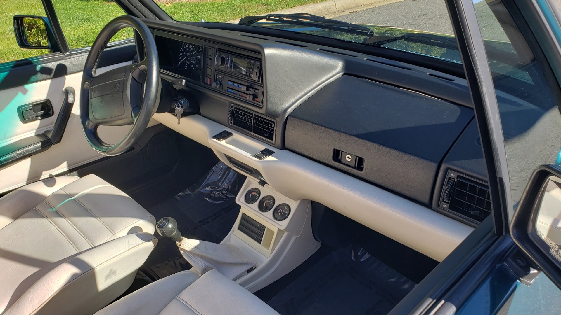 Used 1992 Volkswagen CABRIOLET 5-SPEED MAN / 4-CYL / AIR / 94K MILES / VERY CLEAN for sale Sold at Formula Imports in Charlotte NC 28227 40