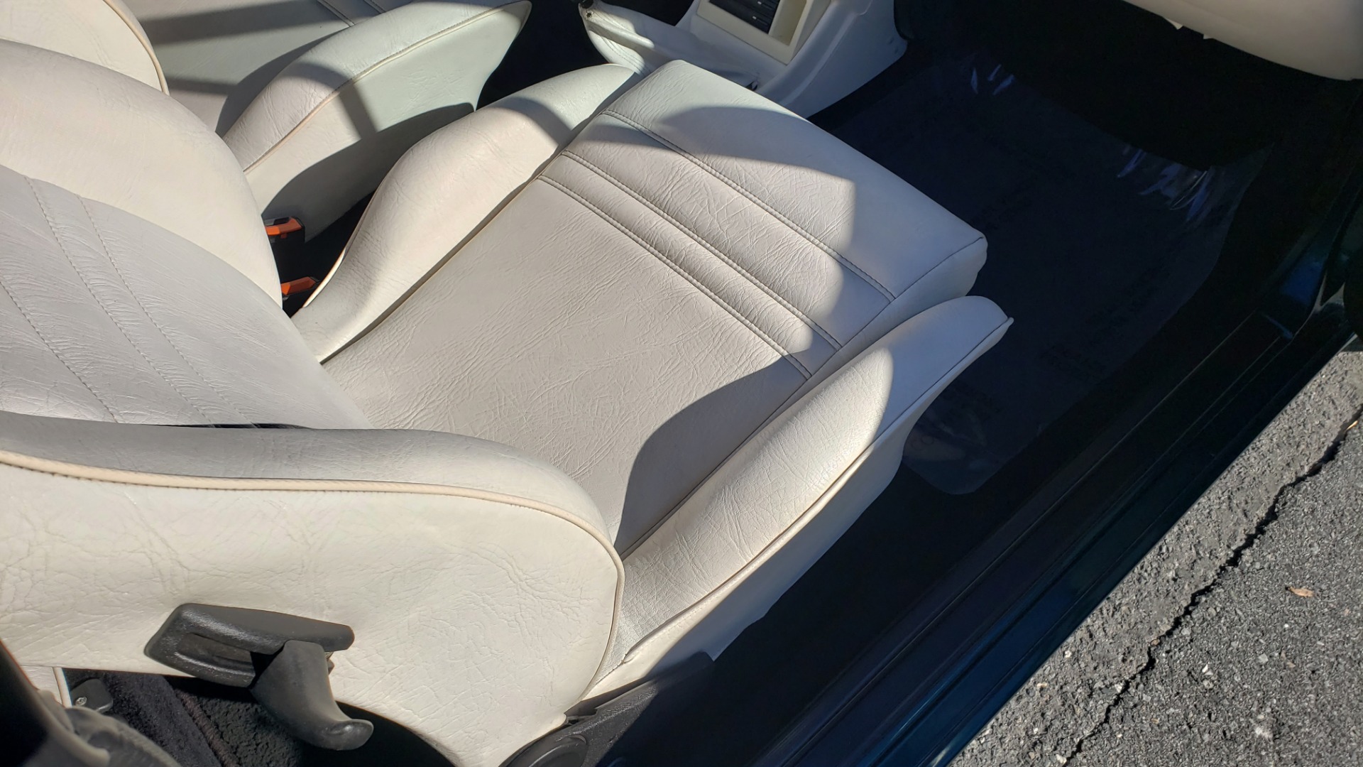 Used 1992 Volkswagen CABRIOLET 5-SPEED MAN / 4-CYL / AIR / 94K MILES / VERY CLEAN for sale Sold at Formula Imports in Charlotte NC 28227 52