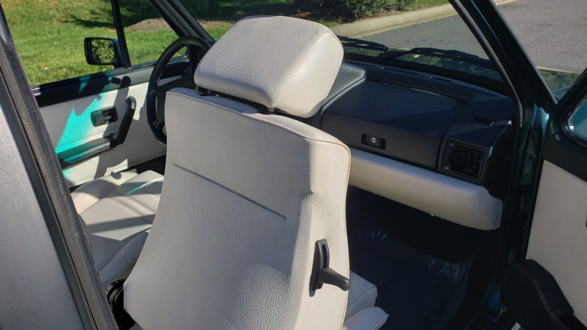 Used 1992 Volkswagen CABRIOLET 5-SPEED MAN / 4-CYL / AIR / 94K MILES / VERY CLEAN for sale Sold at Formula Imports in Charlotte NC 28227 53