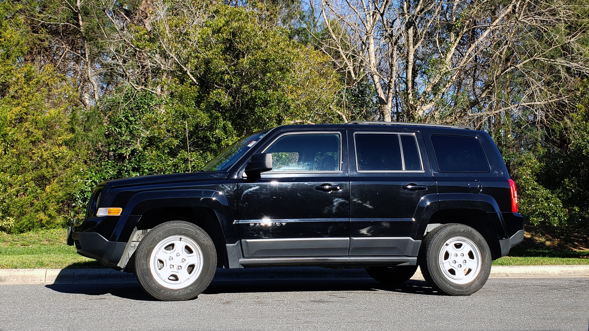 Used 2014 Jeep PATRIOT SPORT / 4WD 4-DR / POWER VALUE GRP / 4-CYL / 6-SPD AUTO for sale Sold at Formula Imports in Charlotte NC 28227 3