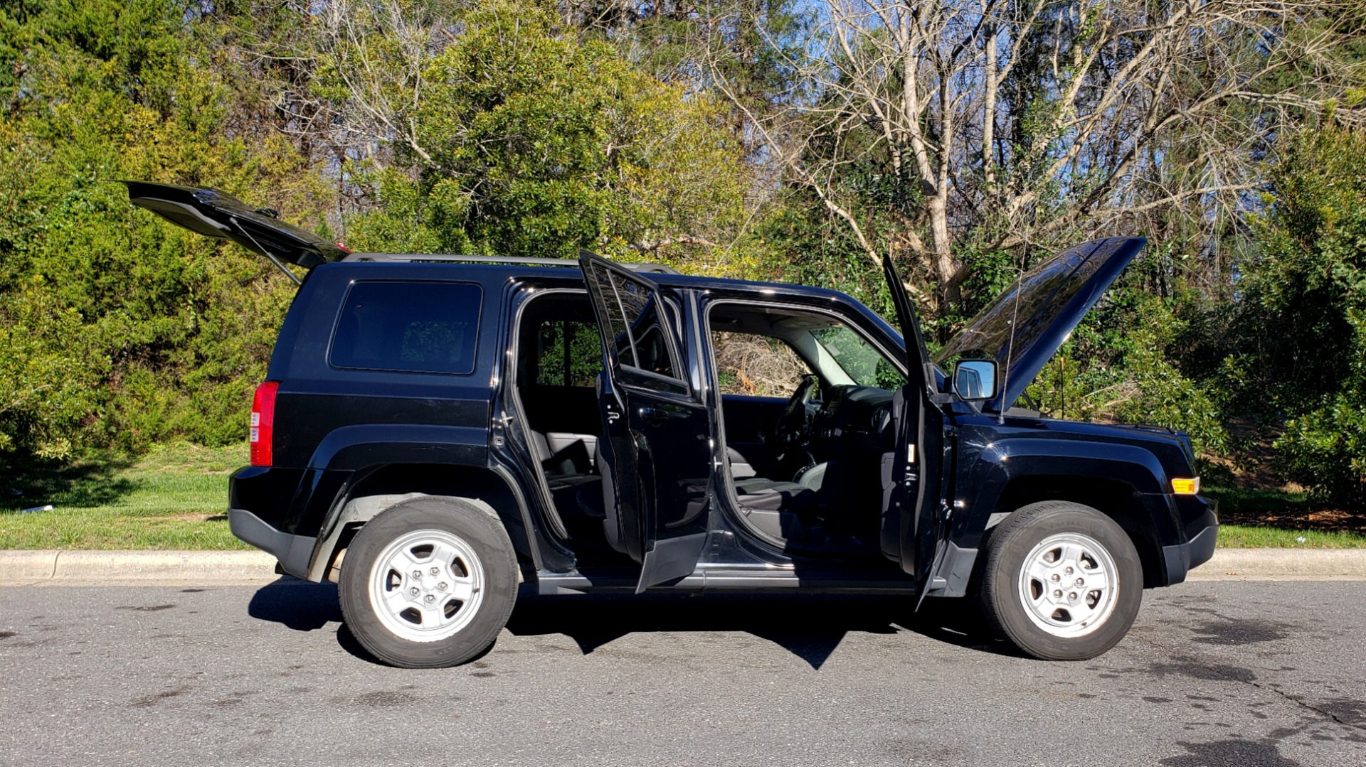 Used 2014 Jeep PATRIOT SPORT / 4WD 4-DR / POWER VALUE GRP / 4-CYL / 6-SPD AUTO for sale Sold at Formula Imports in Charlotte NC 28227 9