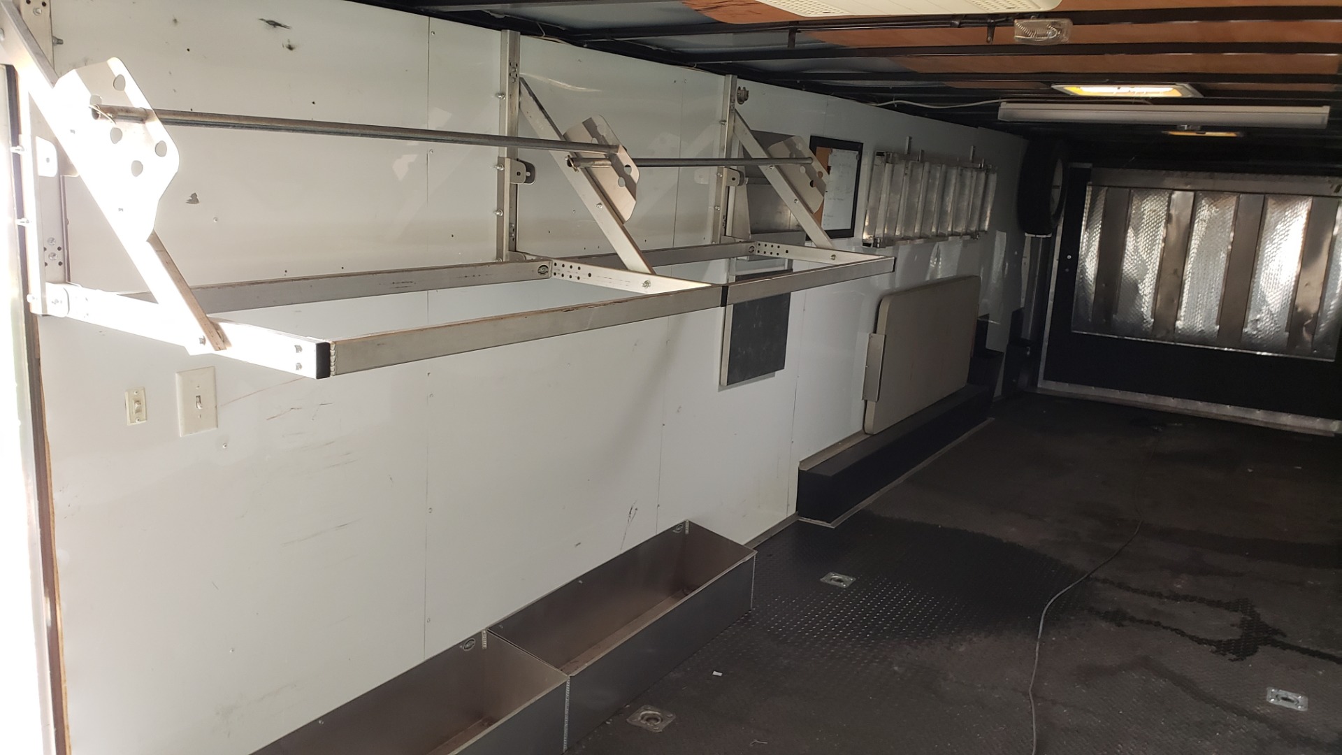 Used 2012 Hurricane 8.5x32 ENCLOSED TRAILER RAMP / AIR CONDITIONING / LOTS OF STORAGE for sale Sold at Formula Imports in Charlotte NC 28227 16