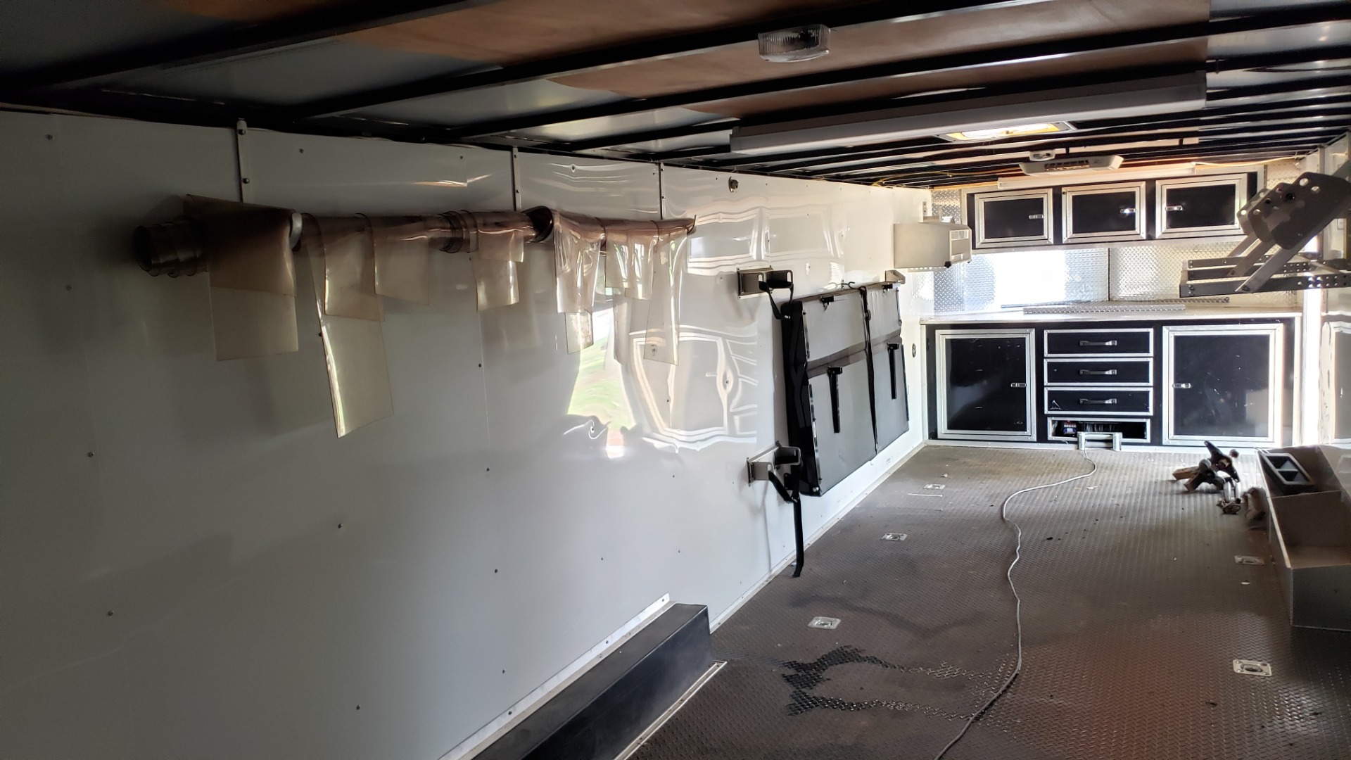 Used 2012 Hurricane 8.5x32 ENCLOSED TRAILER RAMP / AIR CONDITIONING / LOTS OF STORAGE for sale Sold at Formula Imports in Charlotte NC 28227 21