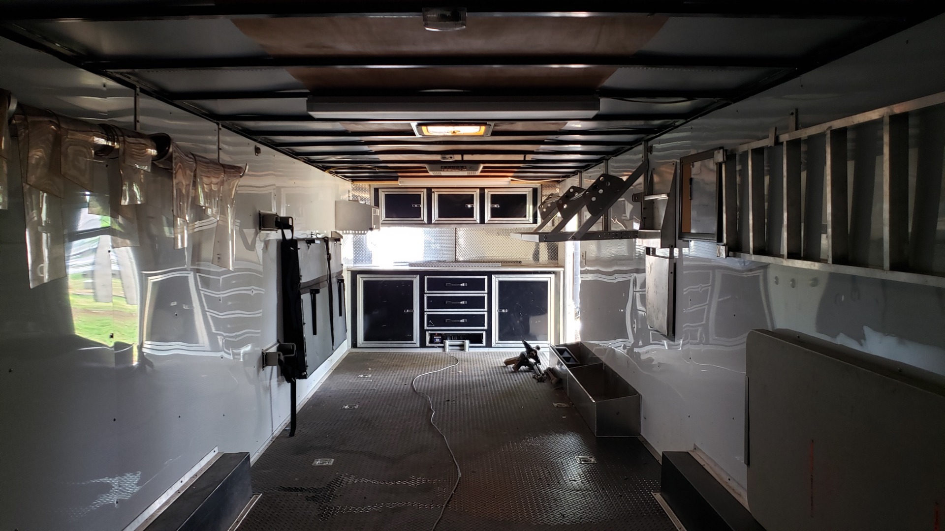 Used 2012 Hurricane 8.5x32 ENCLOSED TRAILER RAMP / AIR CONDITIONING / LOTS OF STORAGE for sale Sold at Formula Imports in Charlotte NC 28227 22