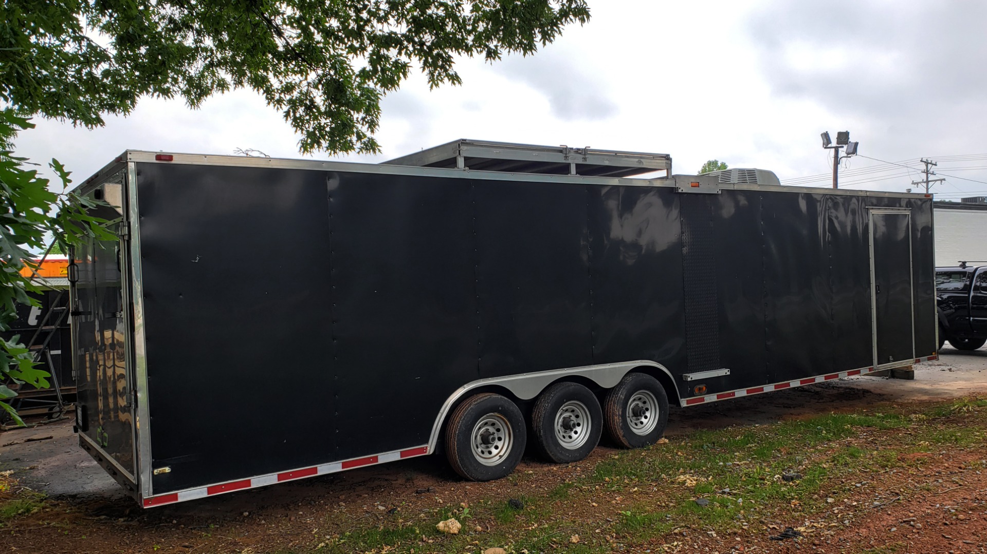 Used 2012 Hurricane 8.5x32 ENCLOSED TRAILER RAMP / AIR CONDITIONING / LOTS OF STORAGE for sale Sold at Formula Imports in Charlotte NC 28227 6