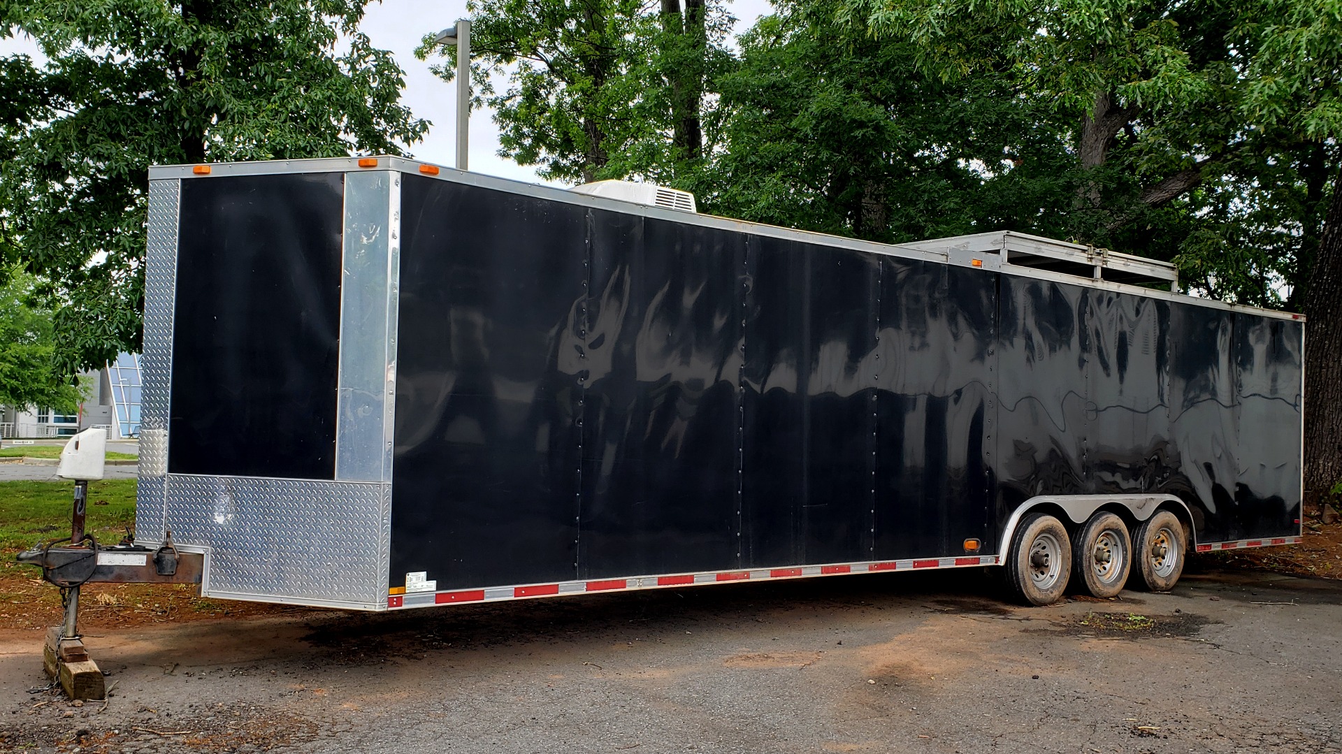 Used 2012 Hurricane 8.5x32 ENCLOSED TRAILER RAMP / AIR CONDITIONING / LOTS OF STORAGE for sale Sold at Formula Imports in Charlotte NC 28227 1