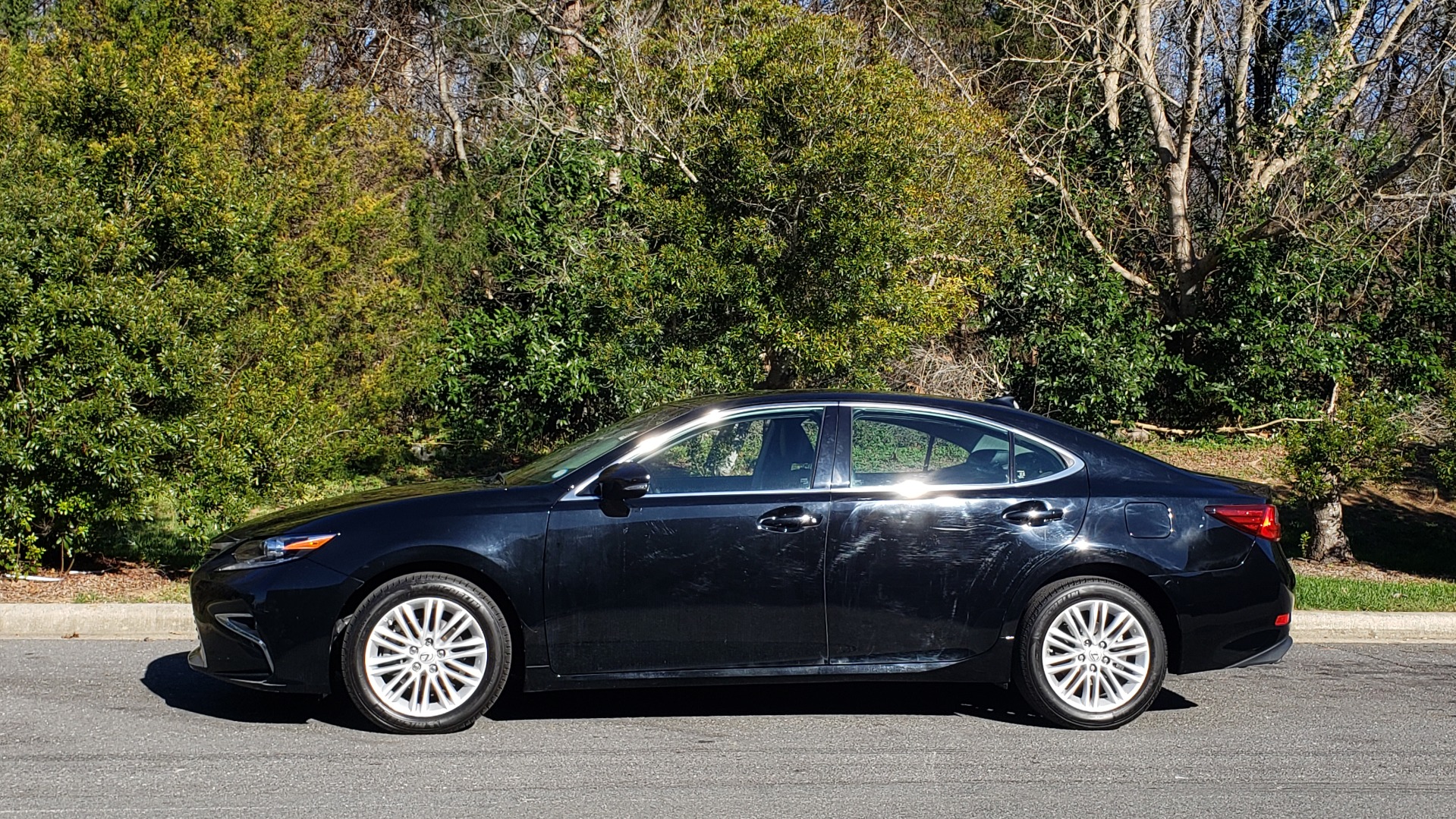 Used 2017 Lexus ES 350 PREMIUM / NAV / SUNROOF / BSM / VENT STS / REARVIEW for sale Sold at Formula Imports in Charlotte NC 28227 2