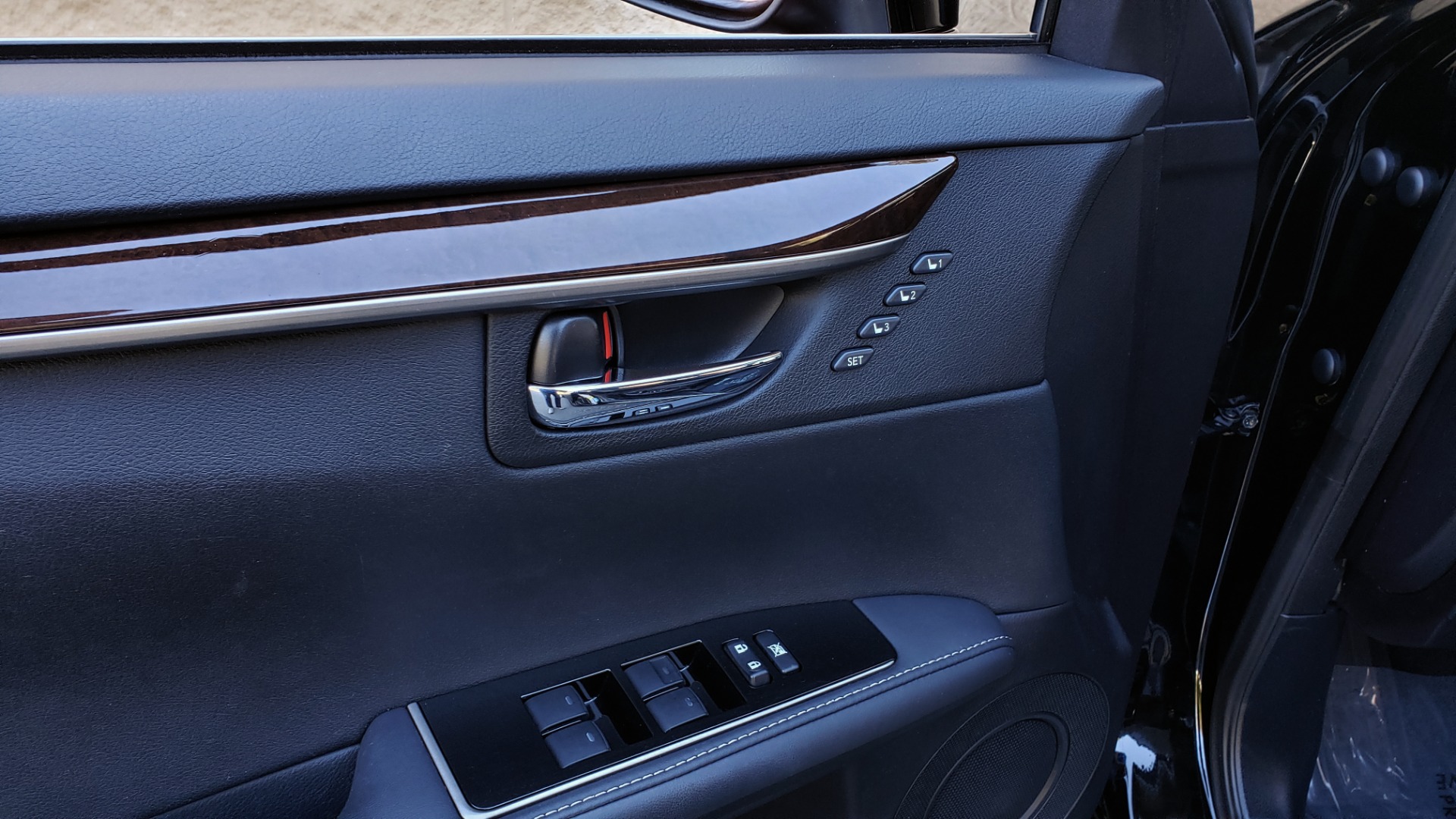 Used 2017 Lexus ES 350 PREMIUM / NAV / SUNROOF / BSM / VENT STS / REARVIEW for sale Sold at Formula Imports in Charlotte NC 28227 27