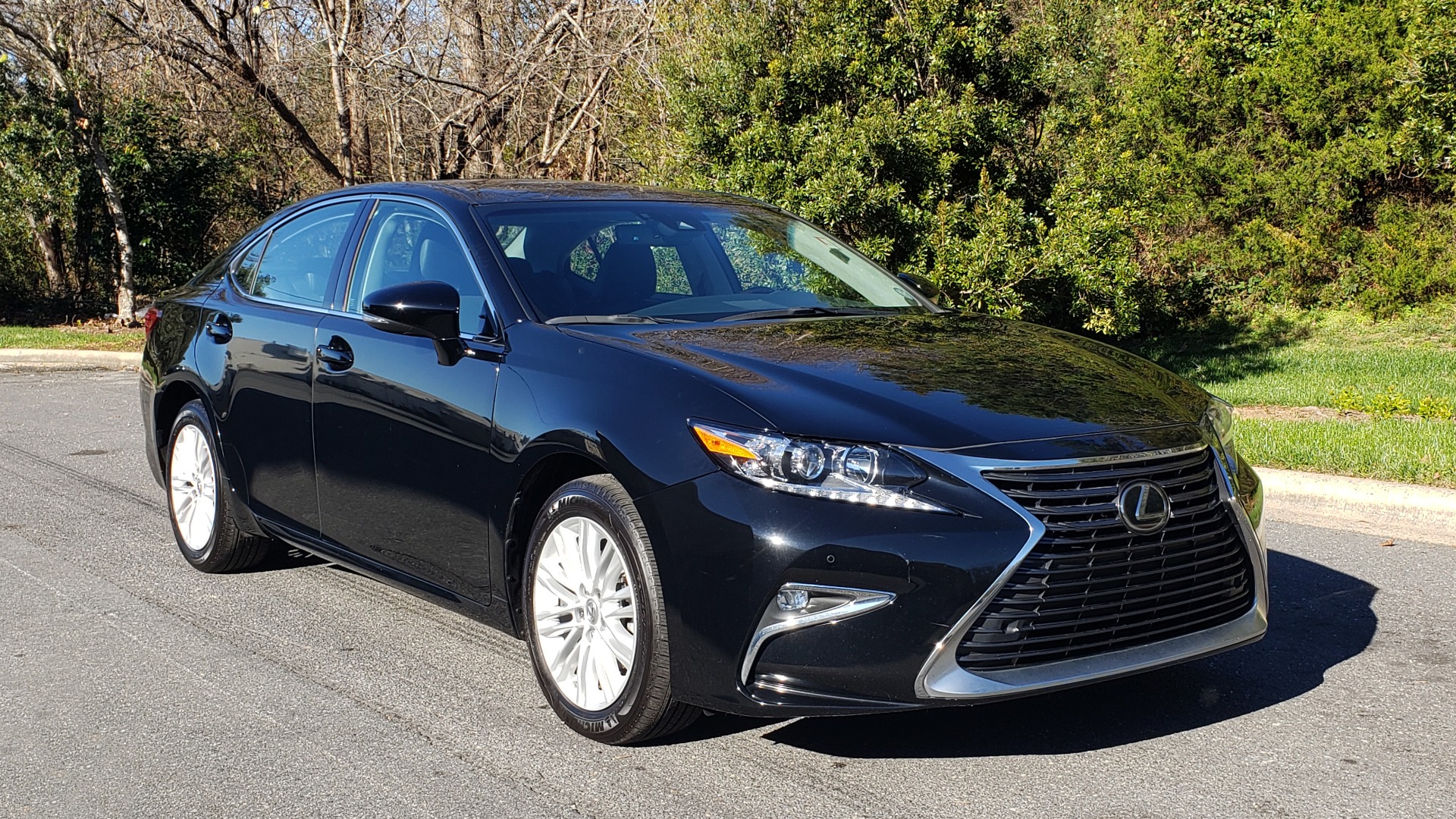 Used 2017 Lexus ES 350 PREMIUM / NAV / SUNROOF / BSM / VENT STS / REARVIEW for sale Sold at Formula Imports in Charlotte NC 28227 4