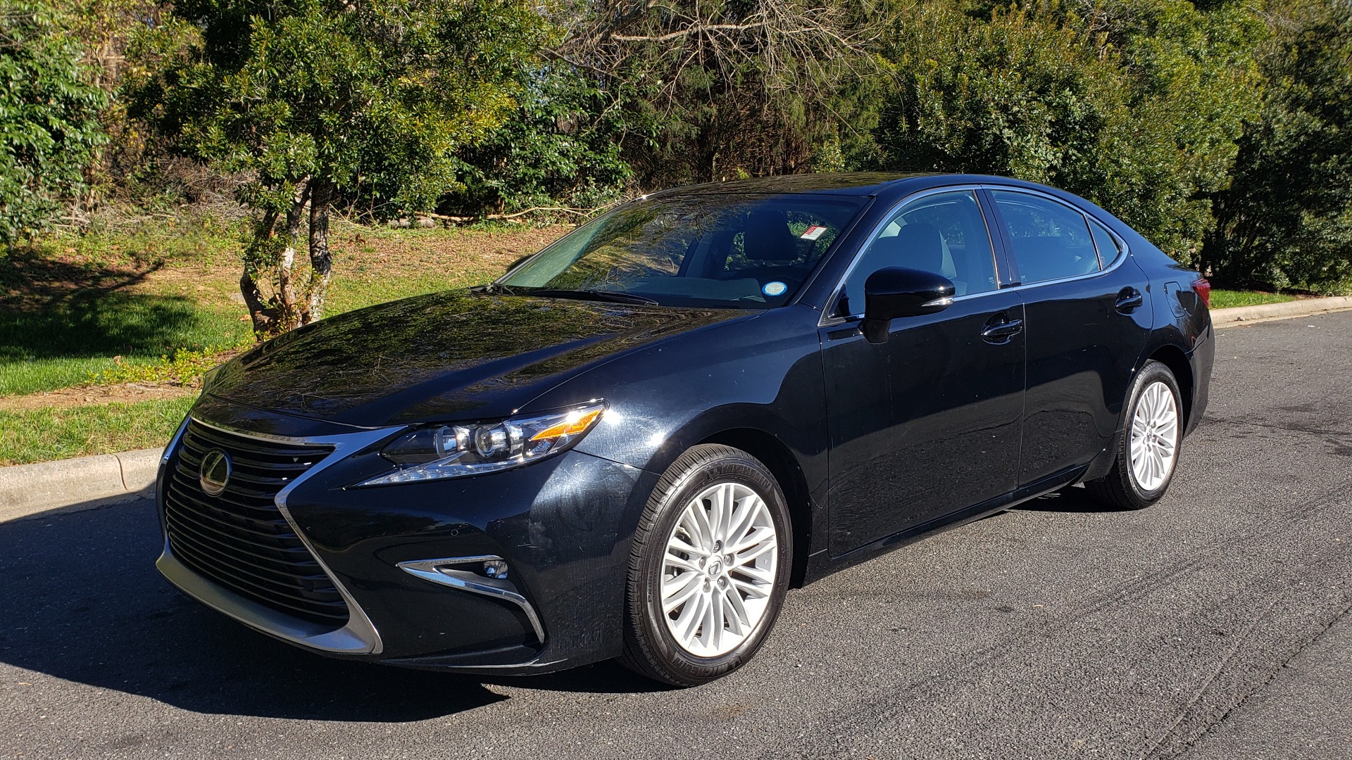 Used 2017 Lexus ES 350 PREMIUM / NAV / SUNROOF / BSM / VENT STS / REARVIEW for sale Sold at Formula Imports in Charlotte NC 28227 1