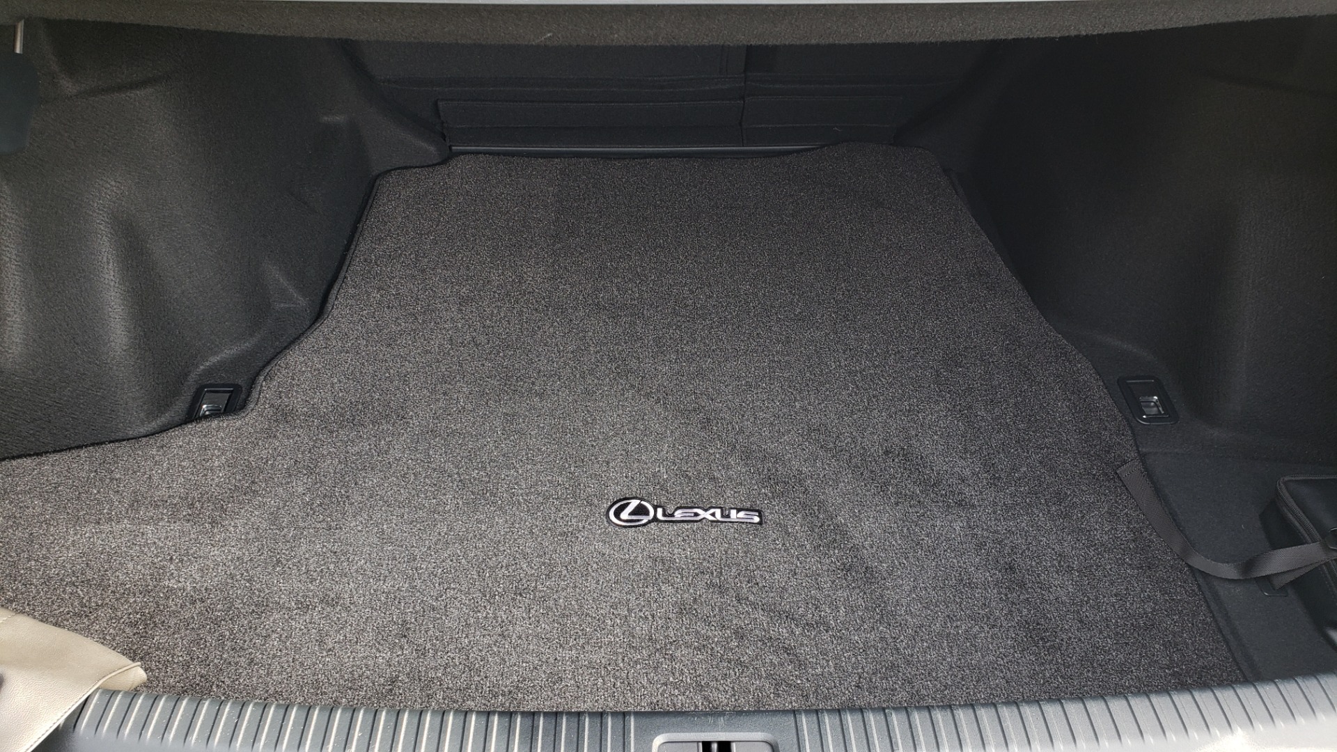 Used 2017 Lexus IS 200 TURBO F-SPORT / BSM / SUNROOF / VENT SEATS / REARVIEW for sale Sold at Formula Imports in Charlotte NC 28227 14