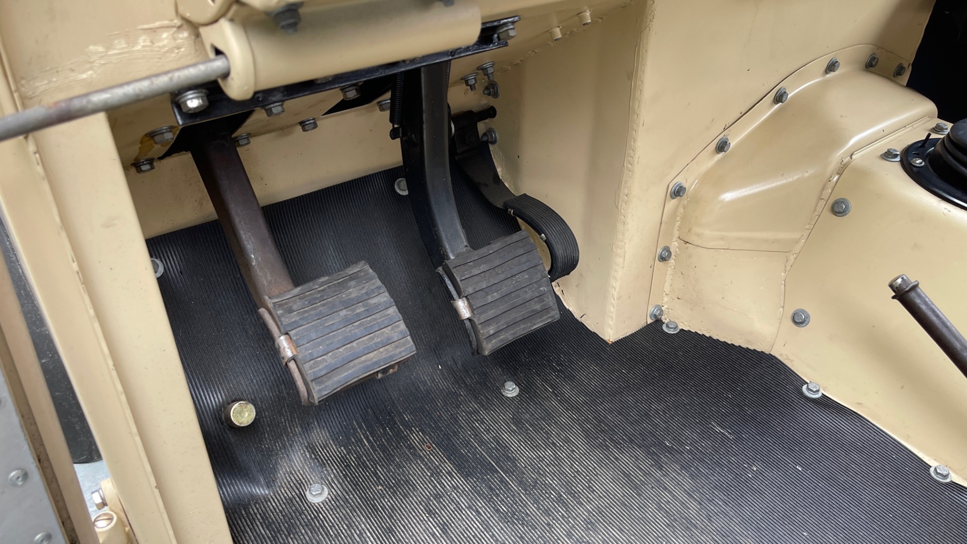 Used 1960 Land Rover 88 SERIES II VORTEC 4.8L V8 / 4X4 / 4-SPEED MANUAL / LIFTED / SOFT-TOP for sale $40,995 at Formula Imports in Charlotte NC 28227 46