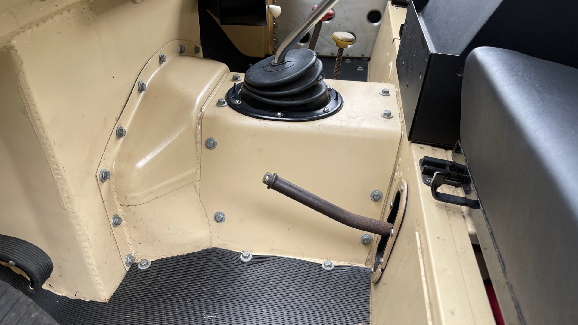 Used 1960 Land Rover 88 SERIES II VORTEC 4.8L V8 / 4X4 / 4-SPEED MANUAL / LIFTED / SOFT-TOP for sale $40,995 at Formula Imports in Charlotte NC 28227 47