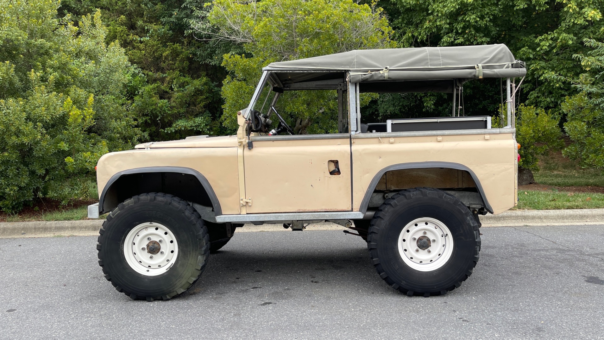 Used 1960 Land Rover 88 SERIES II VORTEC 4.8L V8 / 4X4 / 4-SPEED MANUAL / LIFTED / SOFT-TOP for sale $40,995 at Formula Imports in Charlotte NC 28227 5