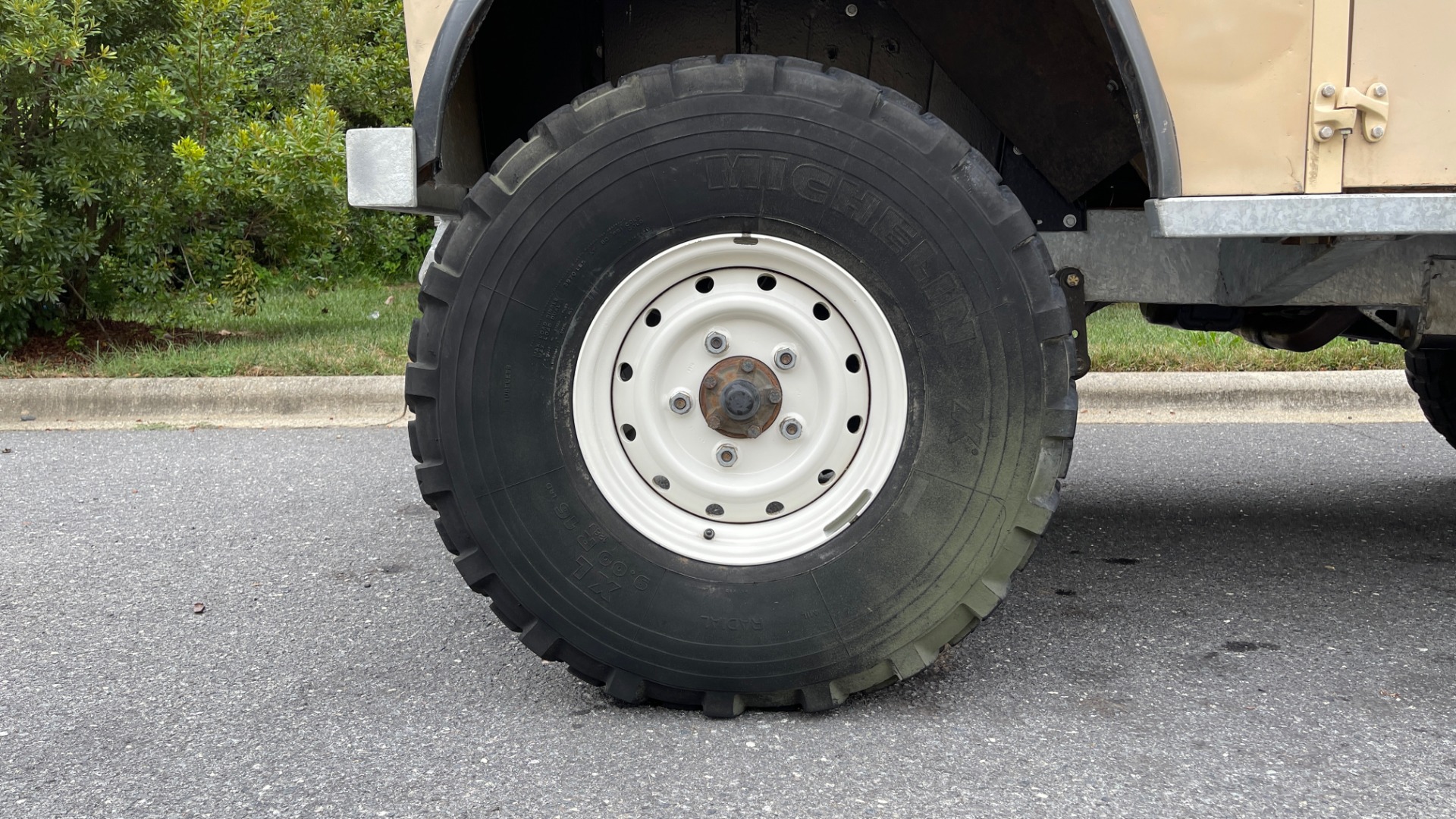 Used 1960 Land Rover 88 SERIES II VORTEC 4.8L V8 / 4X4 / 4-SPEED MANUAL / LIFTED / SOFT-TOP for sale $40,995 at Formula Imports in Charlotte NC 28227 58