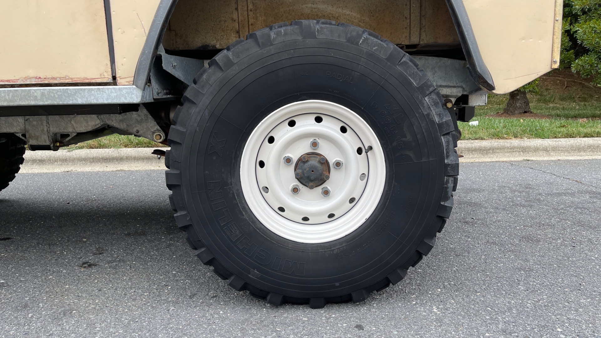 Used 1960 Land Rover 88 SERIES II VORTEC 4.8L V8 / 4X4 / 4-SPEED MANUAL / LIFTED / SOFT-TOP for sale $40,995 at Formula Imports in Charlotte NC 28227 59
