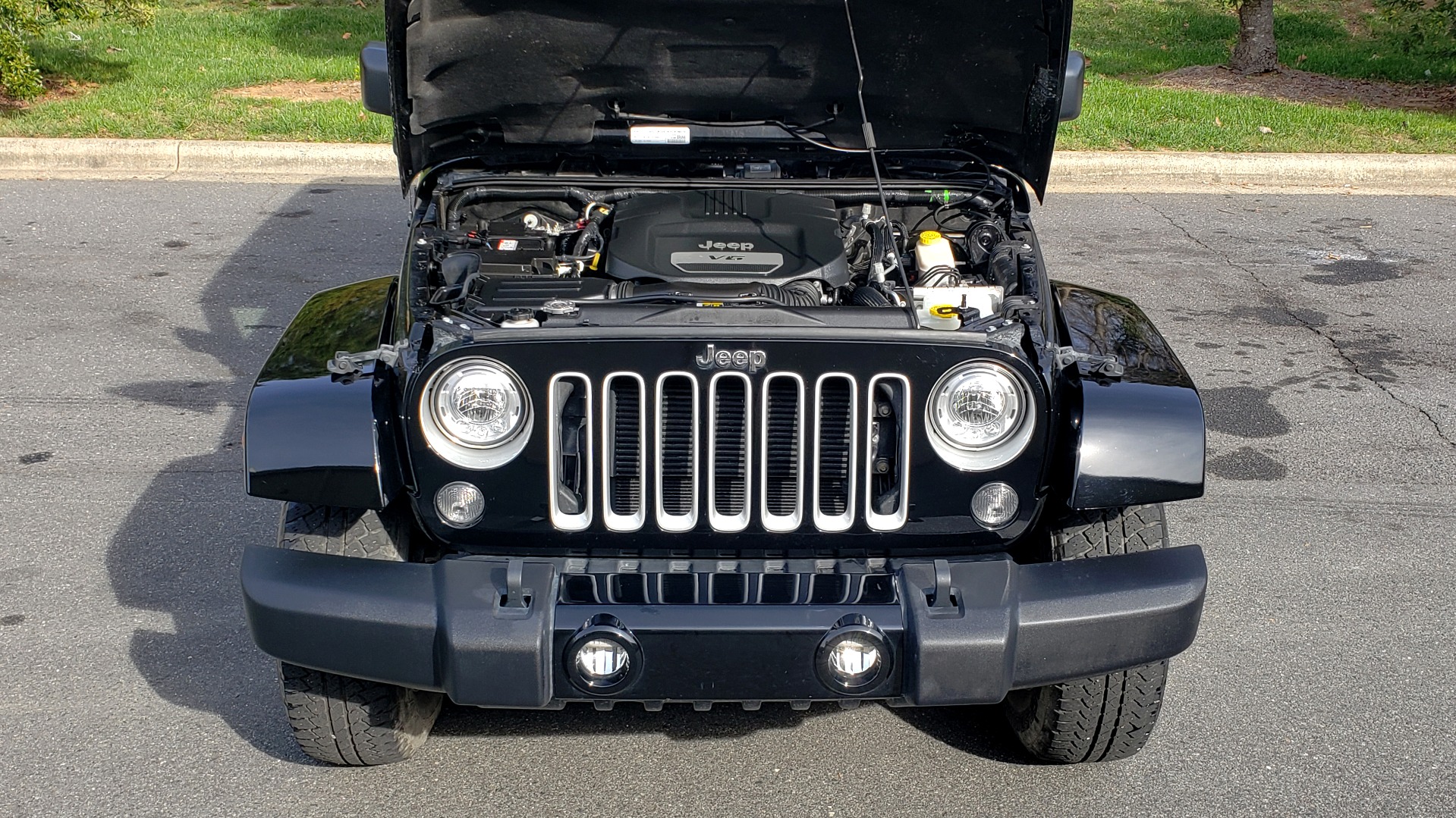 Used 2017 Jeep WRANGLER UNLIMITED SAHARA 4X4 / NAV / 3-PC FREEDOM TOP / 3.6L V6 / 5-SPD AUTO for sale Sold at Formula Imports in Charlotte NC 28227 15