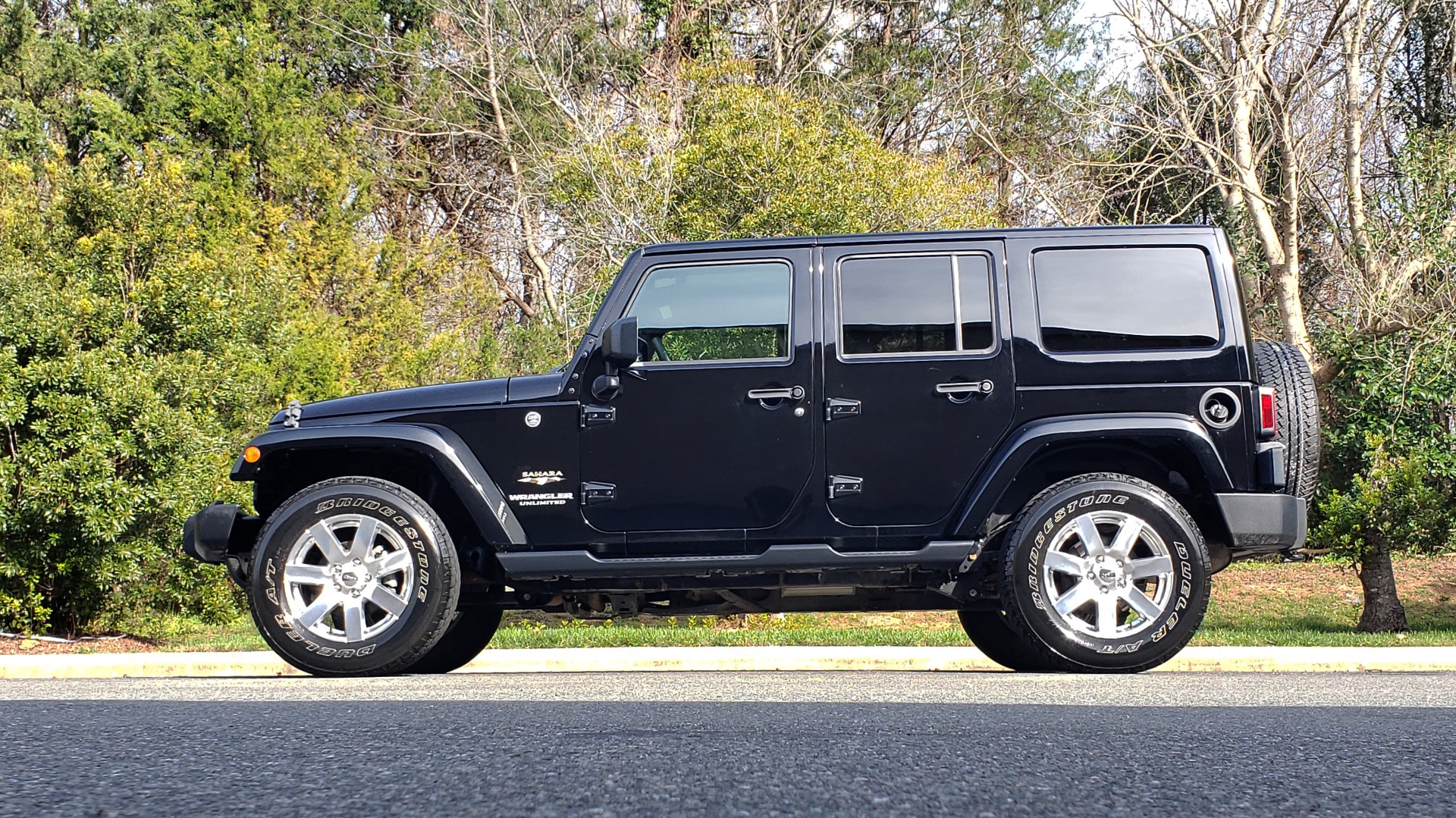 Used 2017 Jeep WRANGLER UNLIMITED SAHARA 4X4 / NAV / 3-PC FREEDOM TOP / 3.6L V6 / 5-SPD AUTO for sale Sold at Formula Imports in Charlotte NC 28227 2