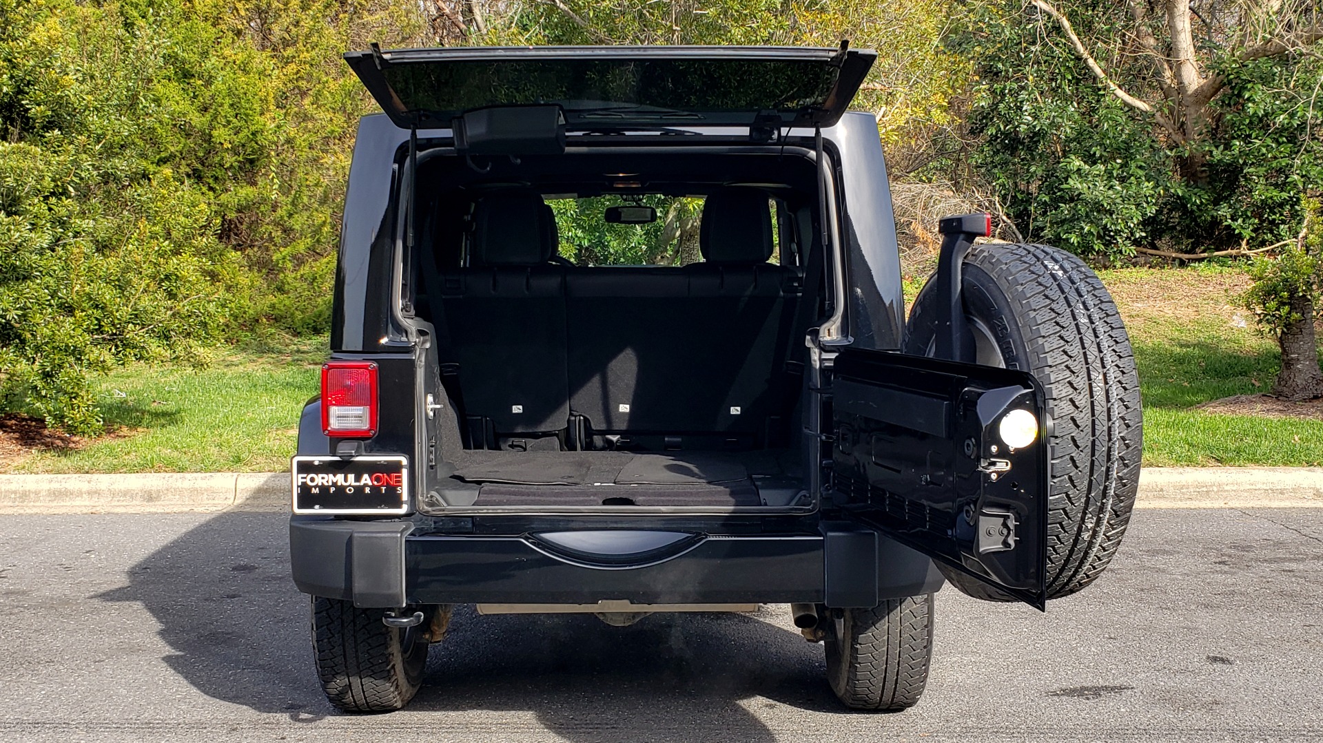 Used 2017 Jeep WRANGLER UNLIMITED SAHARA 4X4 / NAV / 3-PC FREEDOM TOP / 3.6L V6 / 5-SPD AUTO for sale Sold at Formula Imports in Charlotte NC 28227 22