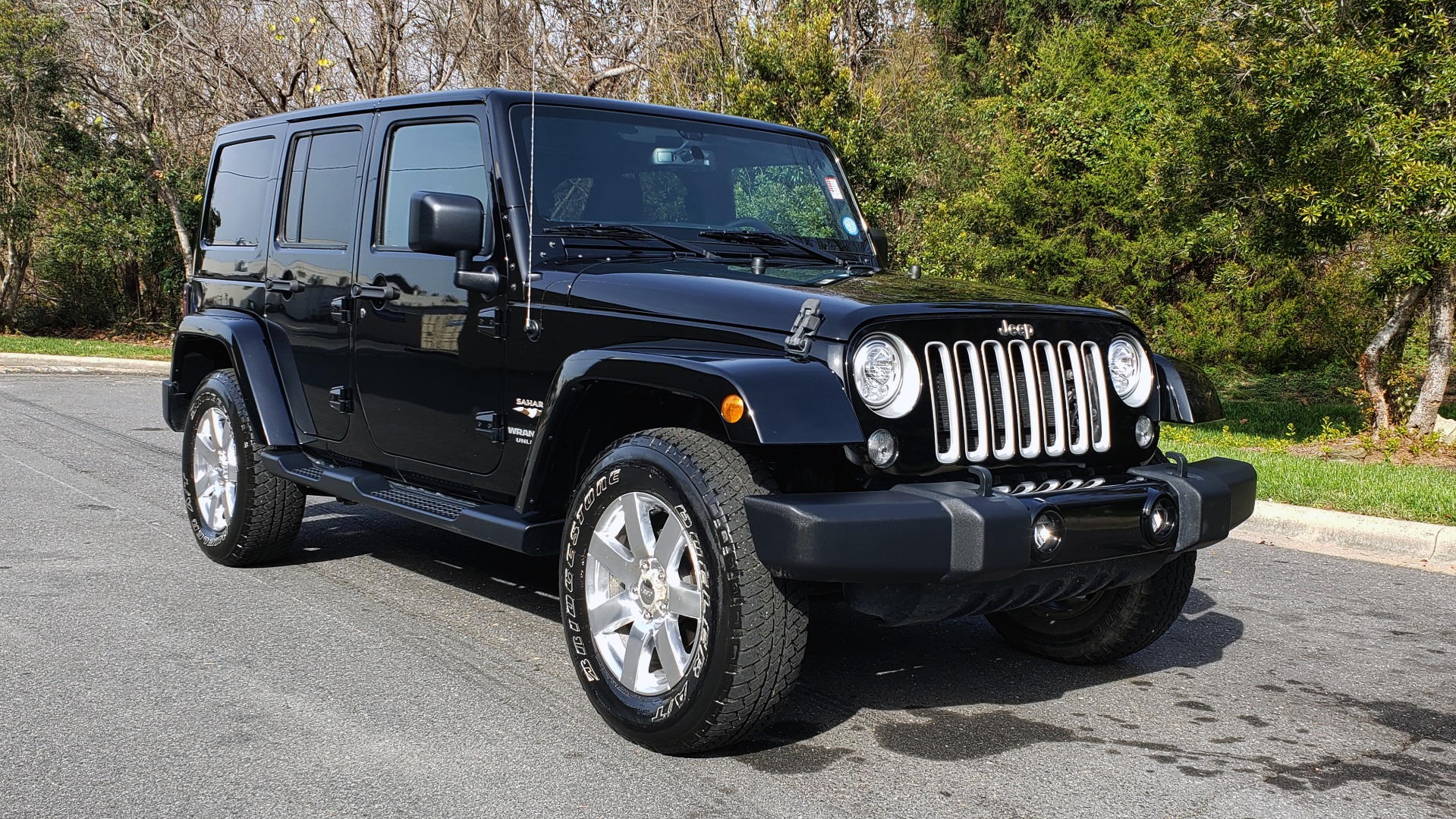 Used 2017 Jeep WRANGLER UNLIMITED SAHARA 4X4 / NAV / 3-PC FREEDOM TOP / 3.6L V6 / 5-SPD AUTO for sale Sold at Formula Imports in Charlotte NC 28227 4