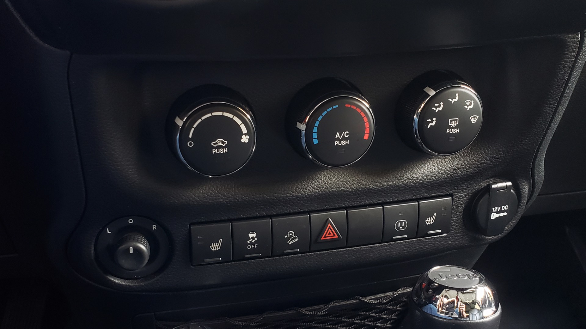 Used 2017 Jeep WRANGLER UNLIMITED SAHARA 4X4 / NAV / 3-PC FREEDOM TOP / 3.6L V6 / 5-SPD AUTO for sale Sold at Formula Imports in Charlotte NC 28227 46