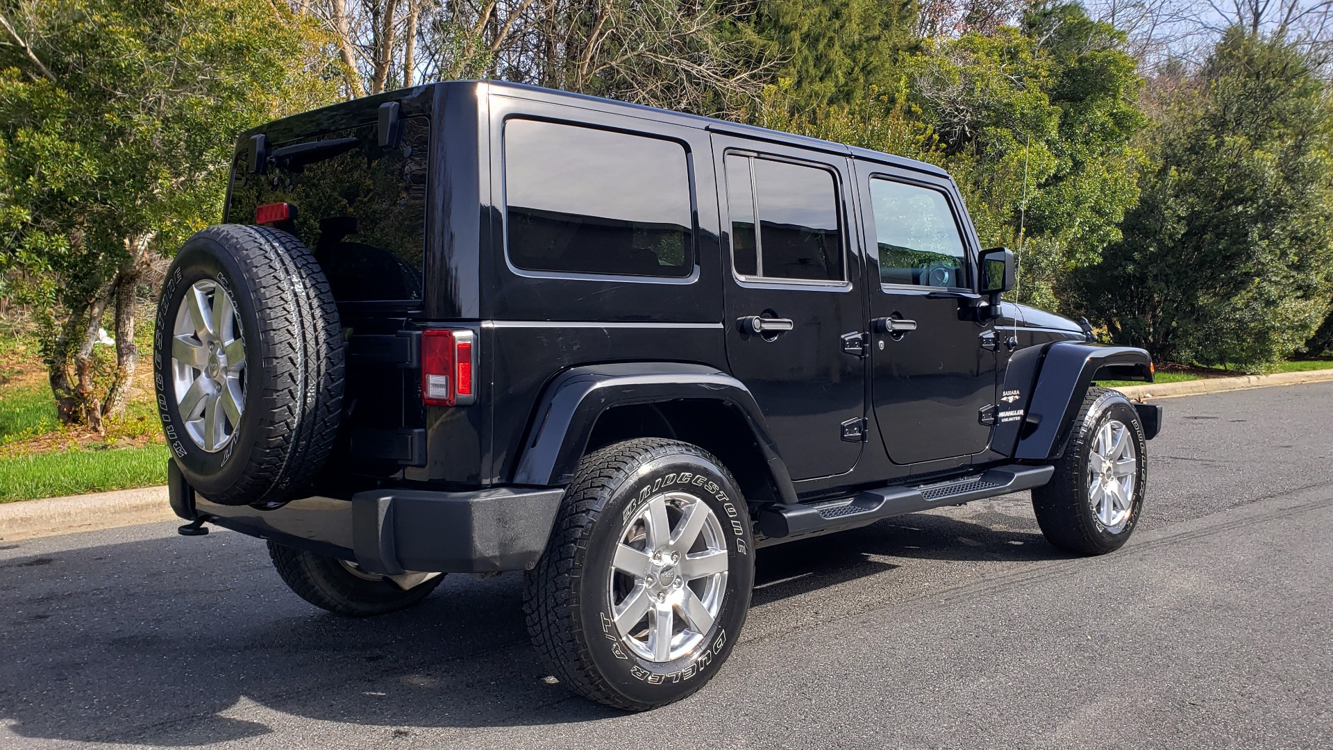 Used 2017 Jeep WRANGLER UNLIMITED SAHARA 4X4 / NAV / 3-PC FREEDOM TOP / 3.6L V6 / 5-SPD AUTO for sale Sold at Formula Imports in Charlotte NC 28227 6