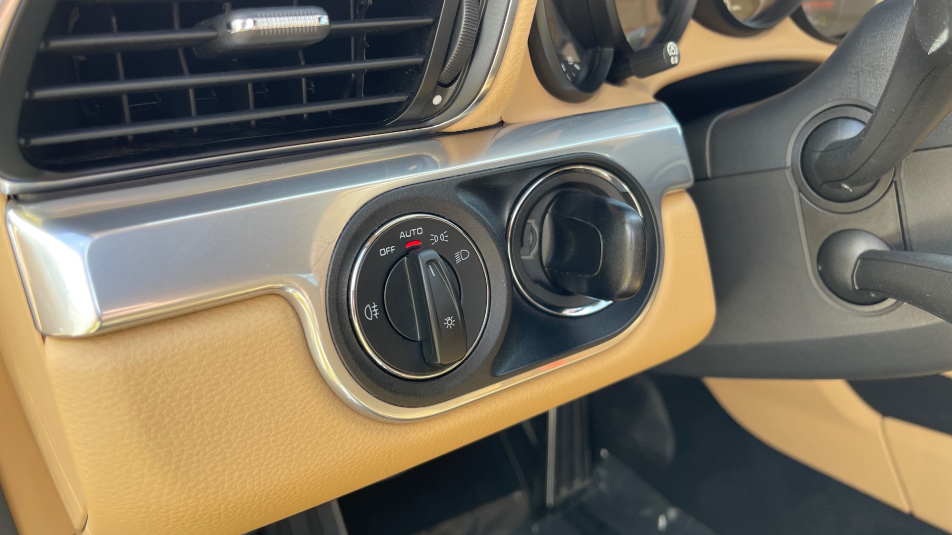 Used 2013 Porsche 911 CARRERA 4S CABRIOLET / PREMIUM PLUS / BOSE / PDK / PDLS for sale Sold at Formula Imports in Charlotte NC 28227 39