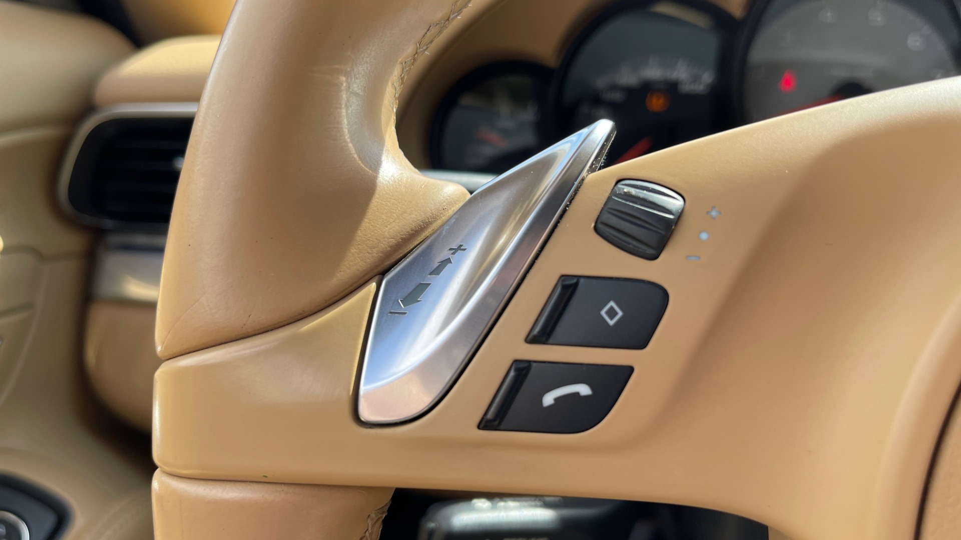 Used 2013 Porsche 911 CARRERA 4S CABRIOLET / PREMIUM PLUS / BOSE / PDK / PDLS for sale Sold at Formula Imports in Charlotte NC 28227 46