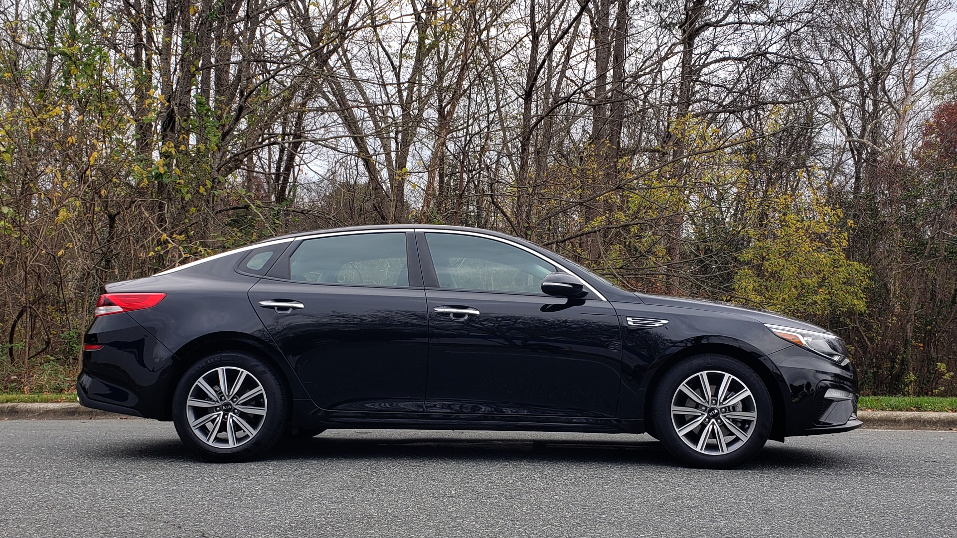 Used 2019 Kia OPTIMA LX AUTO / 2.4L 4-CYL / 6-SPD AUTO / REARVIEW / LOW MILES for sale Sold at Formula Imports in Charlotte NC 28227 5