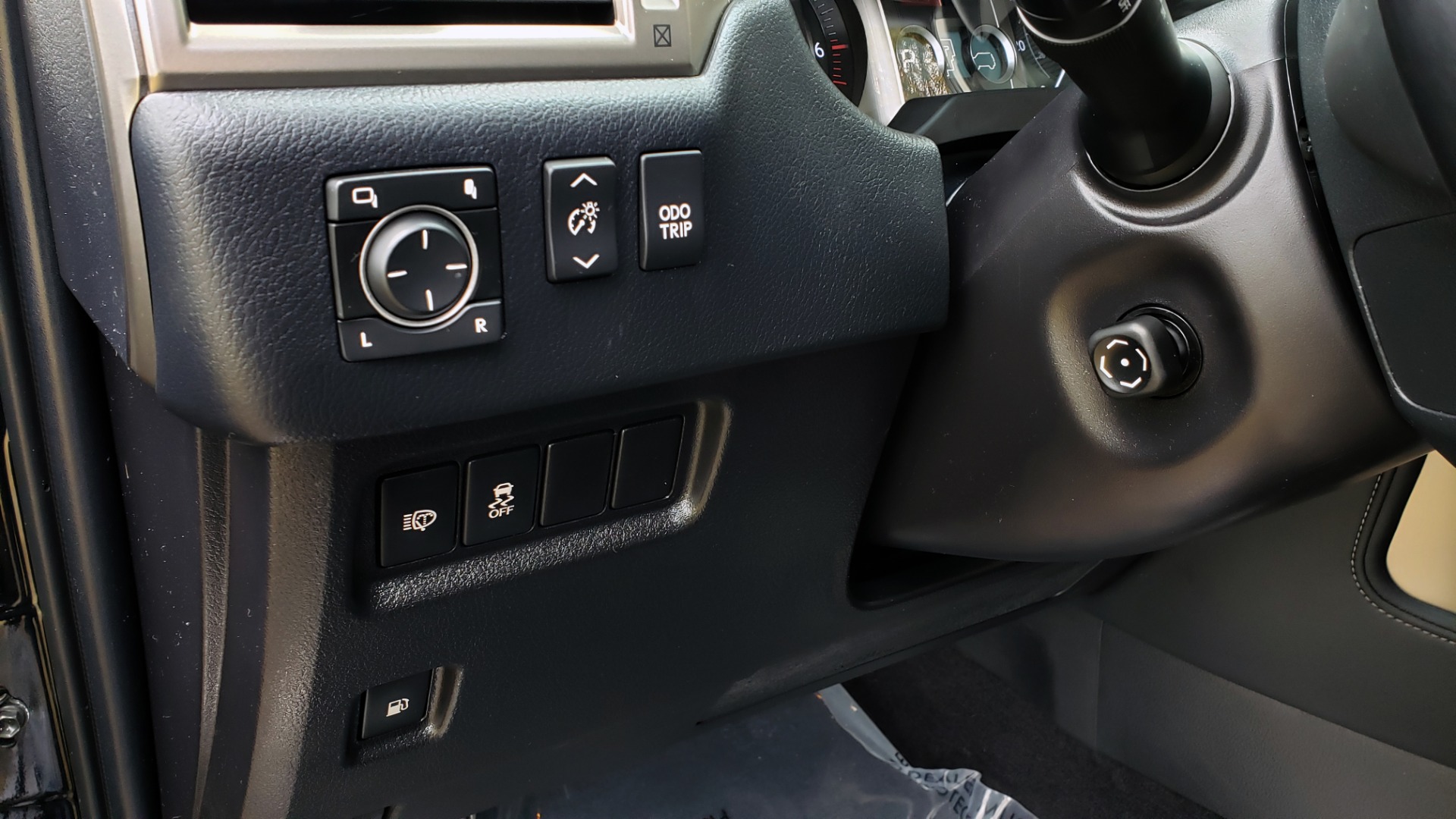 Used 2017 Lexus GX 460 PREMIUM / 4WD / NAV / SUNROOF / 3-ROW / BSM / REARVIEW for sale Sold at Formula Imports in Charlotte NC 28227 37