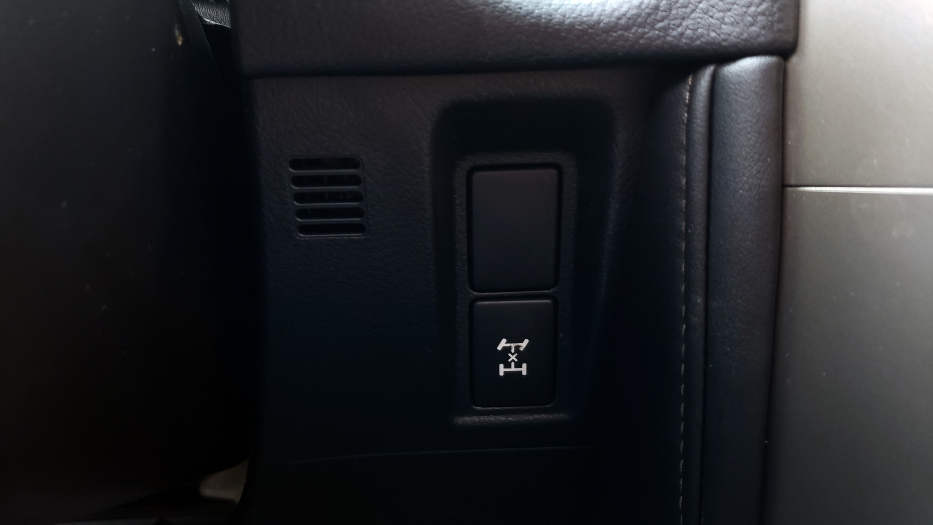 Used 2017 Lexus GX 460 PREMIUM / 4WD / NAV / SUNROOF / 3-ROW / BSM / REARVIEW for sale Sold at Formula Imports in Charlotte NC 28227 45