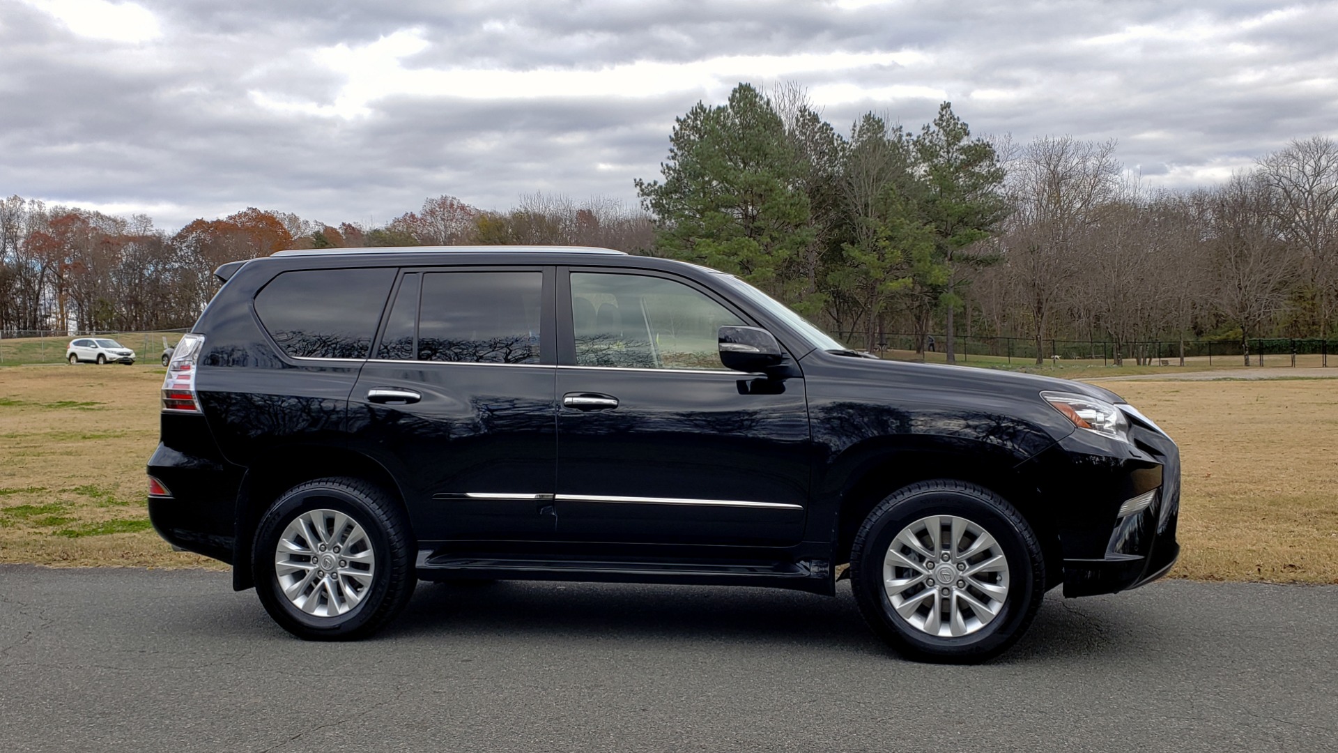 Used 2017 Lexus GX 460 PREMIUM / 4WD / NAV / SUNROOF / 3-ROW / BSM / REARVIEW for sale Sold at Formula Imports in Charlotte NC 28227 5