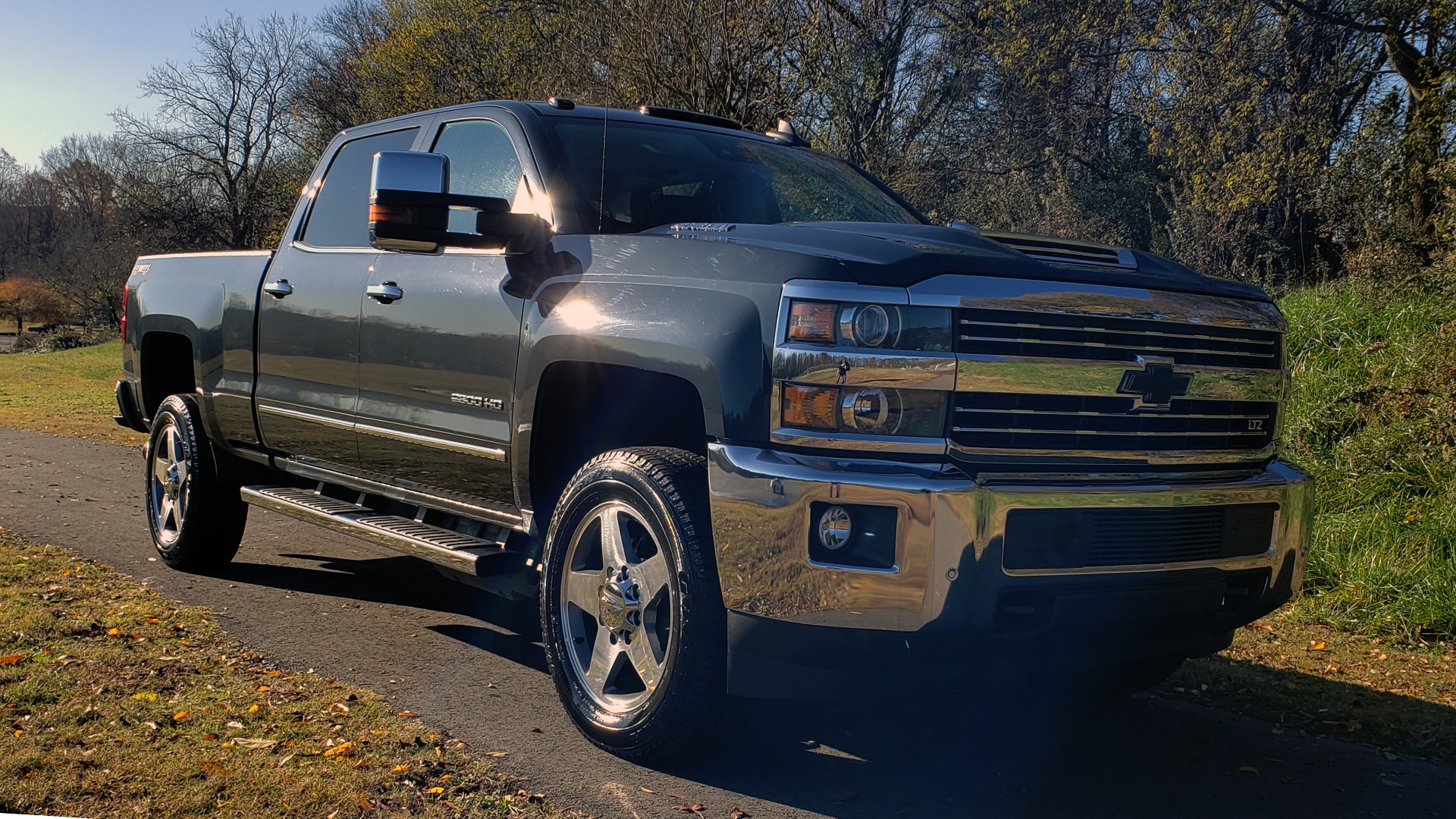 Used 2018 Chevrolet SILVERADO 2500HD LTZ 4WD CREWCAB / DURAMAX / ALLISON / NAV / BOSE / SUNROOF for sale Sold at Formula Imports in Charlotte NC 28227 4