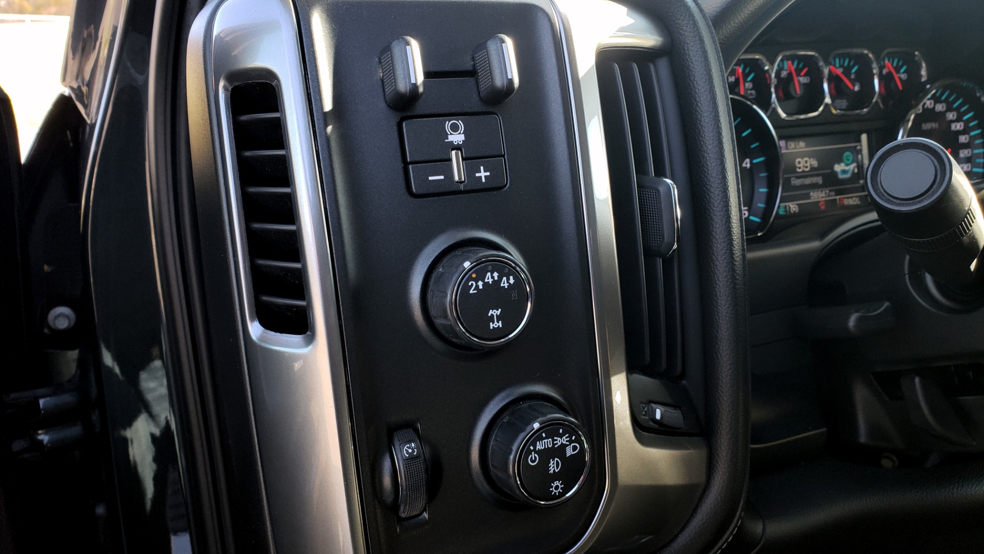 Used 2018 Chevrolet SILVERADO 2500HD LTZ 4WD CREWCAB / DURAMAX / ALLISON / NAV / BOSE / SUNROOF for sale Sold at Formula Imports in Charlotte NC 28227 40